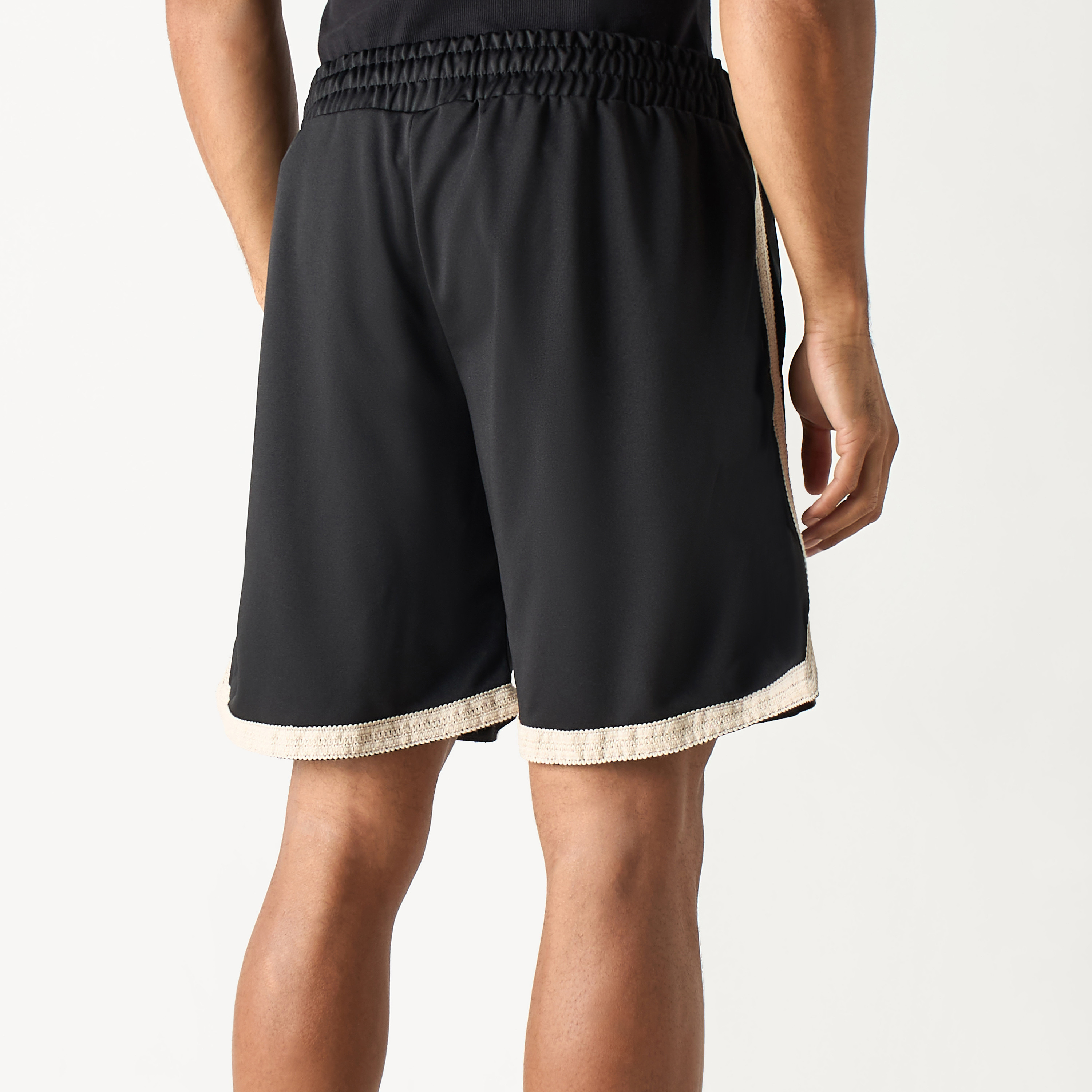 شورت متوسط الارتفاع بحزام مطاطي من جاك آند جونز-men-clothing-bottoms-shorts-image-3