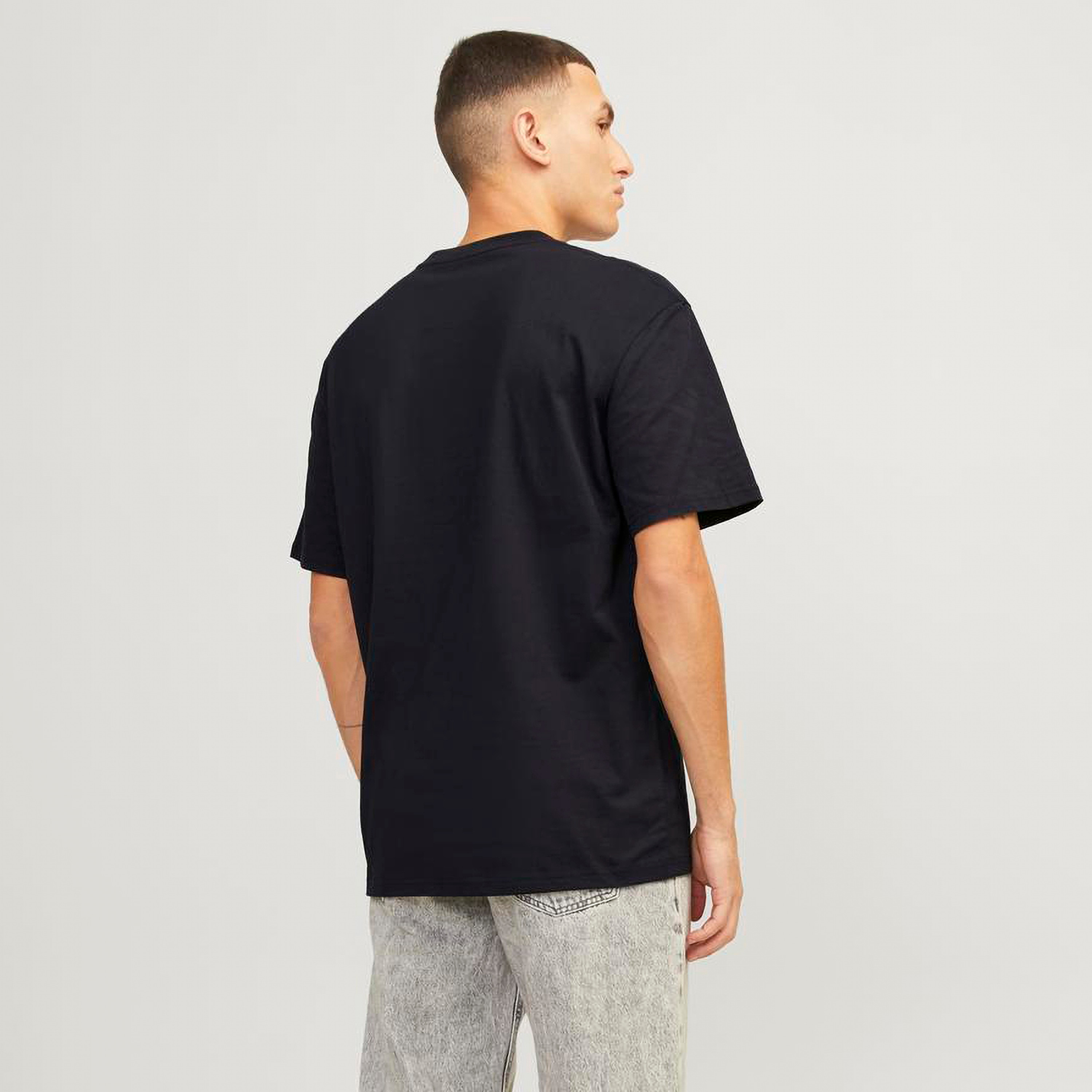 تيشيرت بطبعة جرافيك وياقة دائرية وأكمام قصيرة من جاك آند جونز-men-clothing-tshirtsandpolos-tshirts-image-4