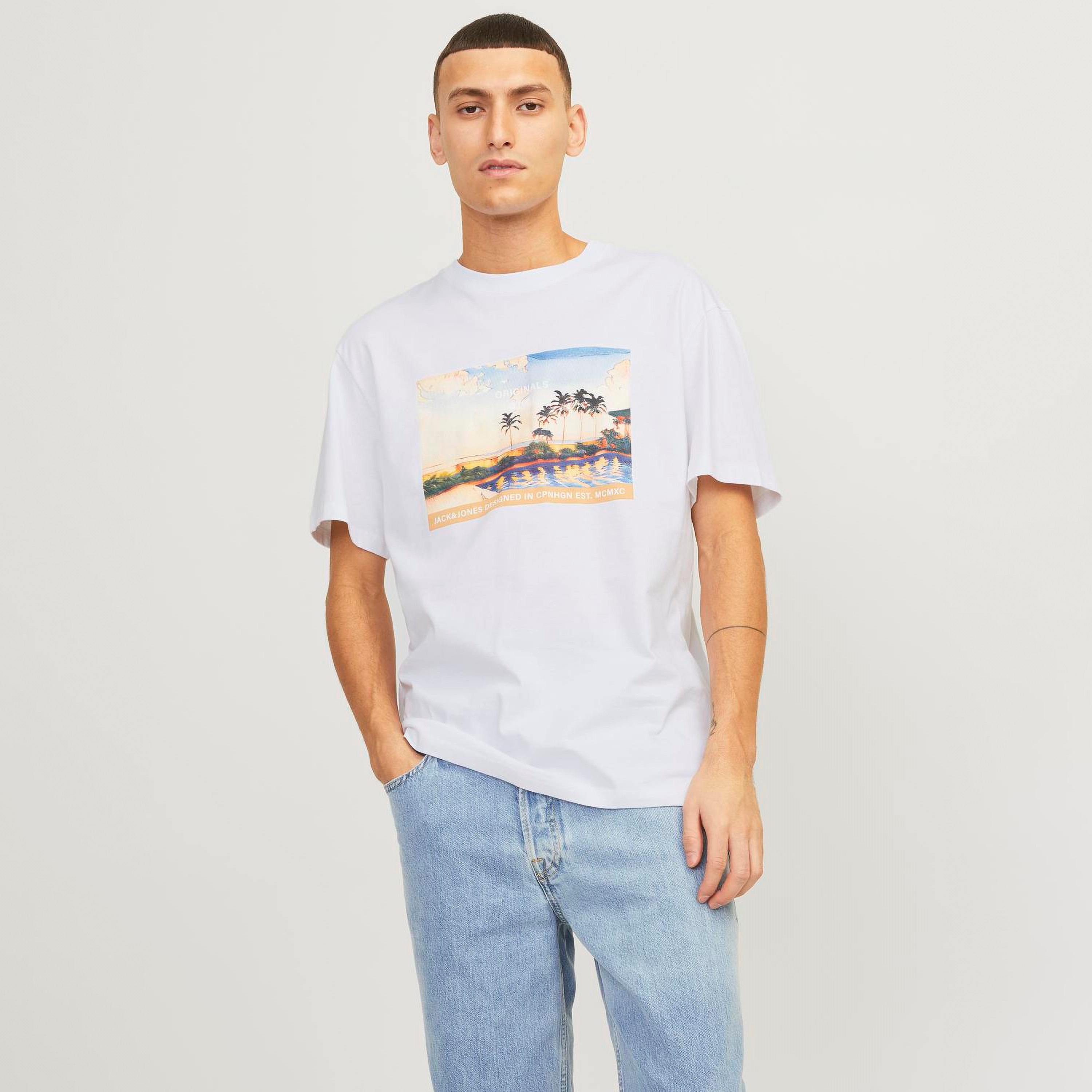 تيشيرت بطبعة جرافيك وياقة دائرية وأكمام قصيرة من جاك آند جونز-men-clothing-tshirtsandpolos-tshirts-image-9