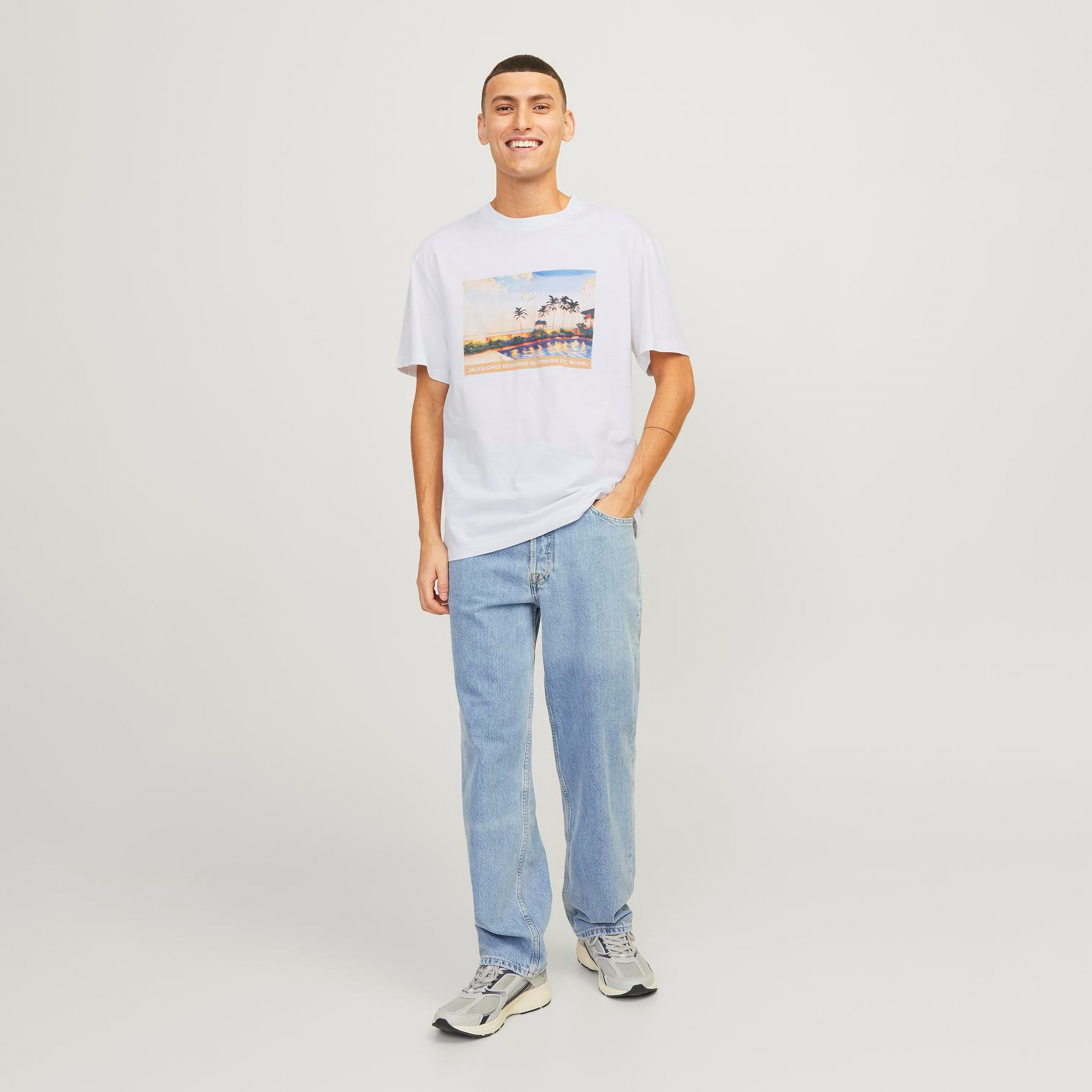 تيشيرت بطبعة جرافيك وياقة دائرية وأكمام قصيرة من جاك آند جونز-men-clothing-tshirtsandpolos-tshirts-image-10