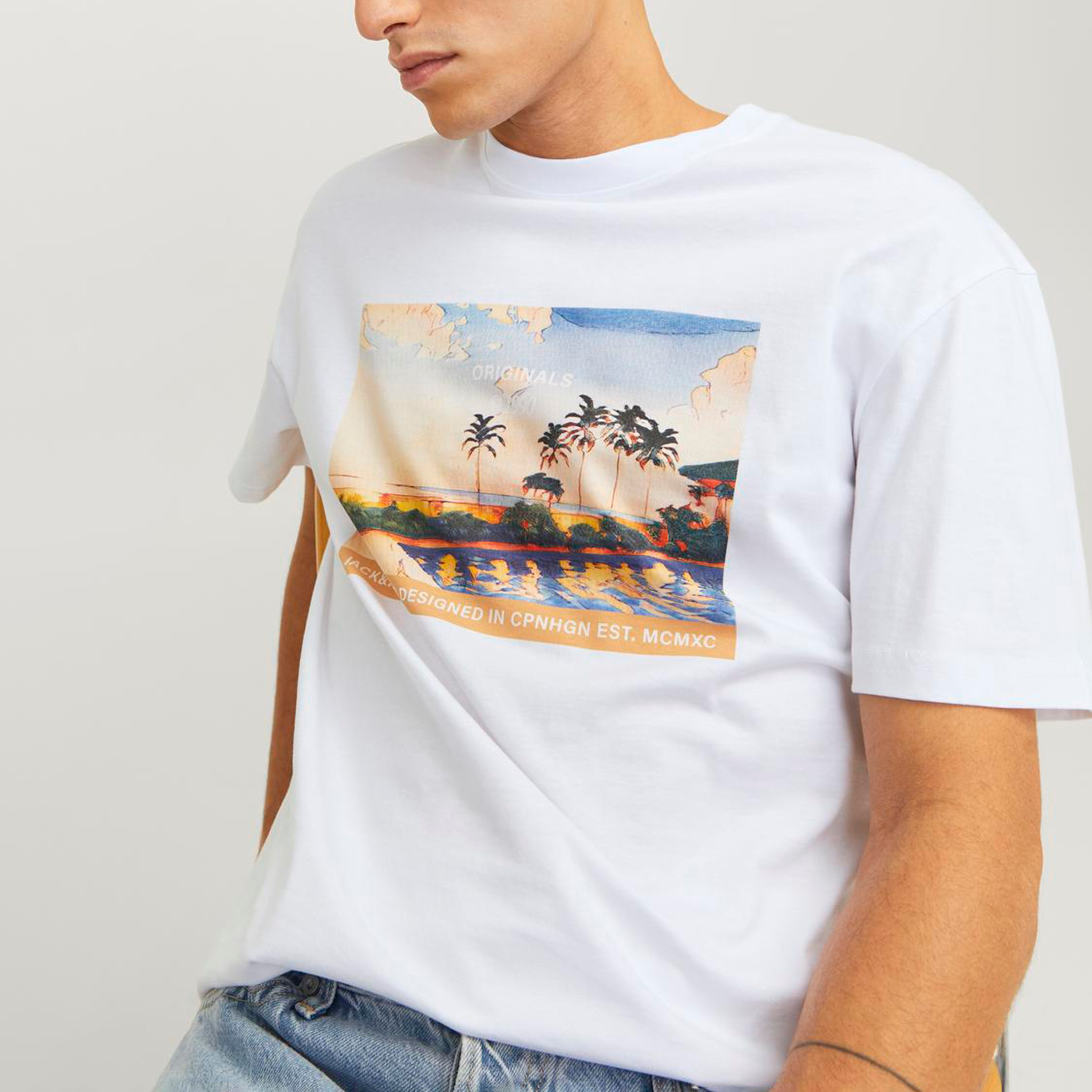 تيشيرت بطبعة جرافيك وياقة دائرية وأكمام قصيرة من جاك آند جونز-men-clothing-tshirtsandpolos-tshirts-image-11