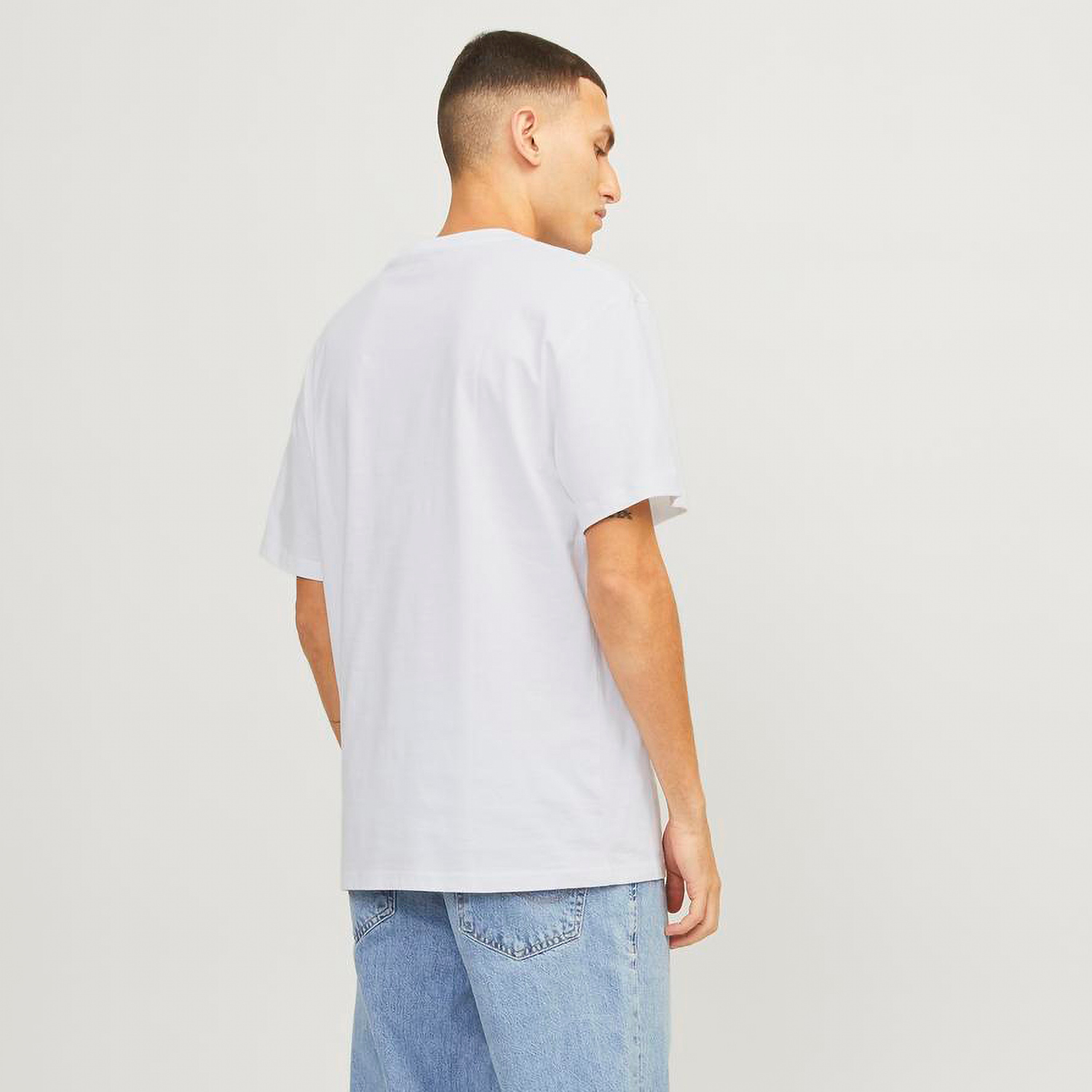 تيشيرت بطبعة جرافيك وياقة دائرية وأكمام قصيرة من جاك آند جونز-men-clothing-tshirtsandpolos-tshirts-image-12