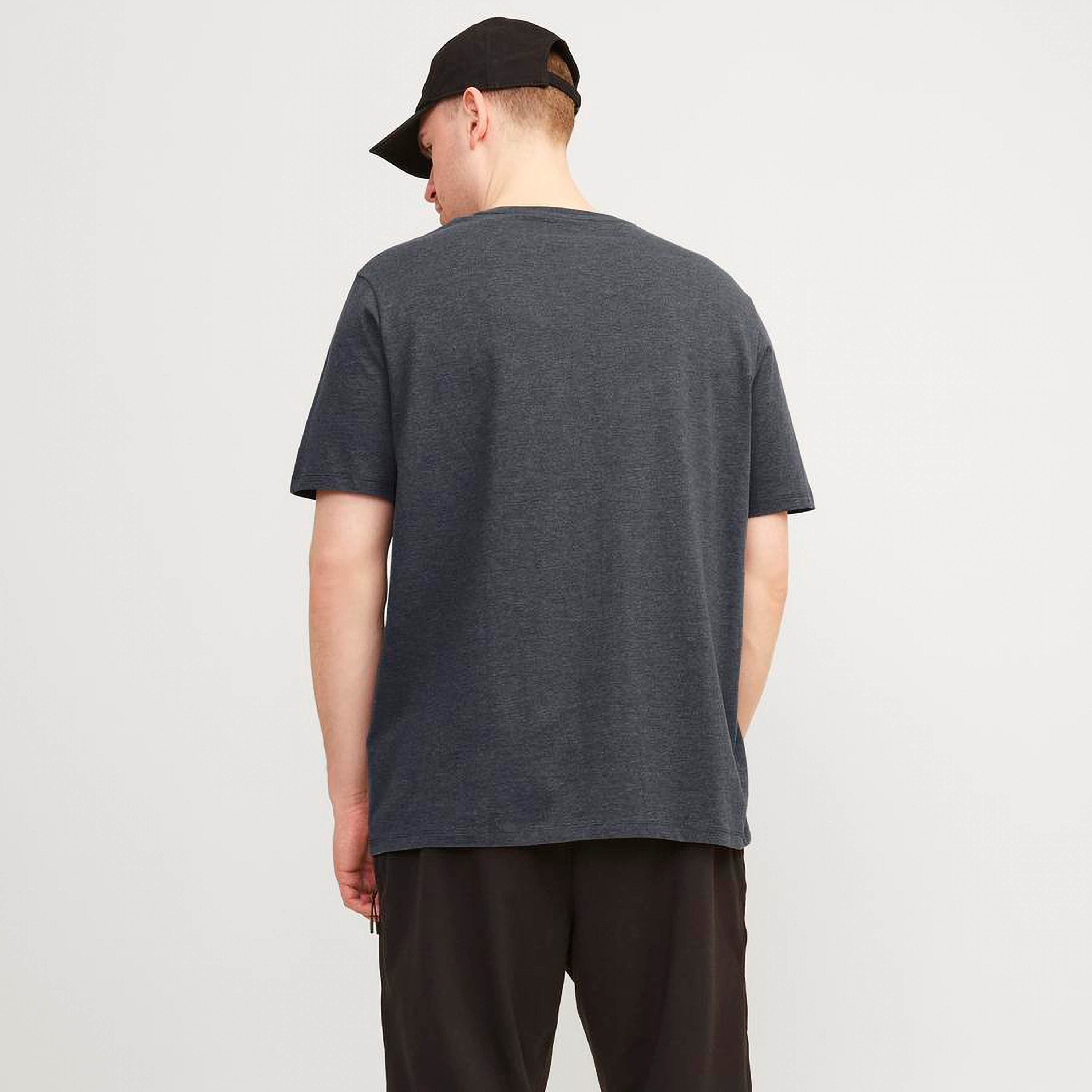 تي شيرت رجالي بأكمام قصيرة وياقة دائرية وشعار مطرز من جاك اند جونز، مقاس كبير-men-clothing-tshirtsandpolos-tshirts-image-4