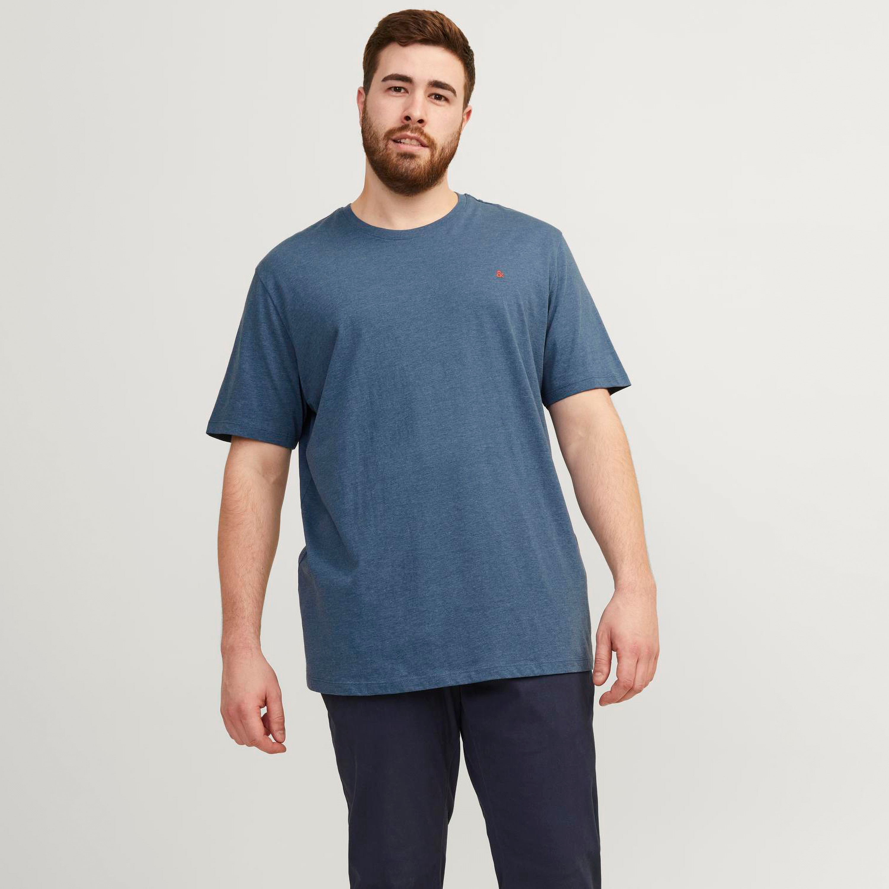 تي شيرت رجالي بأكمام قصيرة وياقة دائرية وشعار مطرز من جاك اند جونز، مقاس كبير-men-clothing-tshirtsandpolos-tshirts-image-8