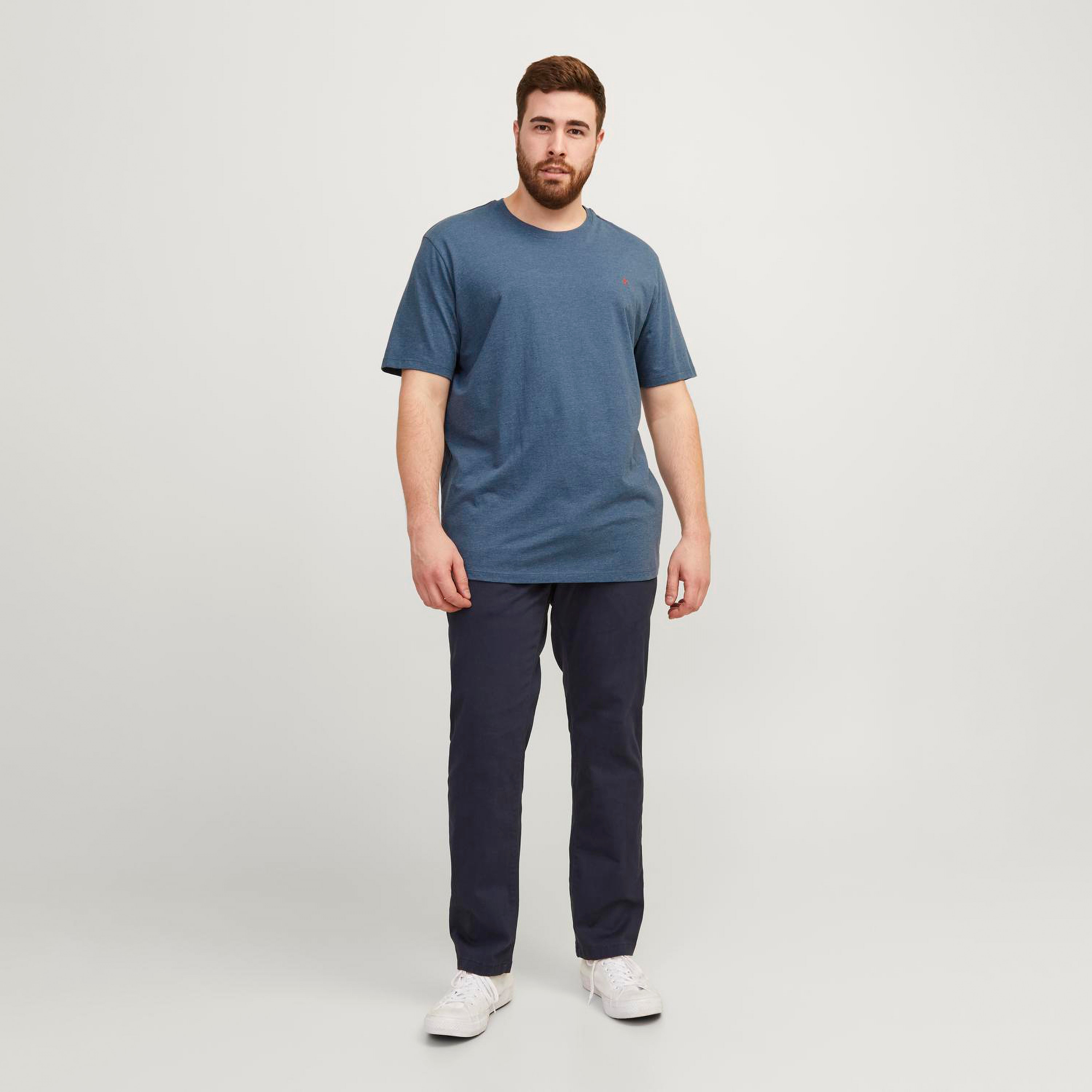 تي شيرت رجالي بأكمام قصيرة وياقة دائرية وشعار مطرز من جاك اند جونز، مقاس كبير-men-clothing-tshirtsandpolos-tshirts-image-9