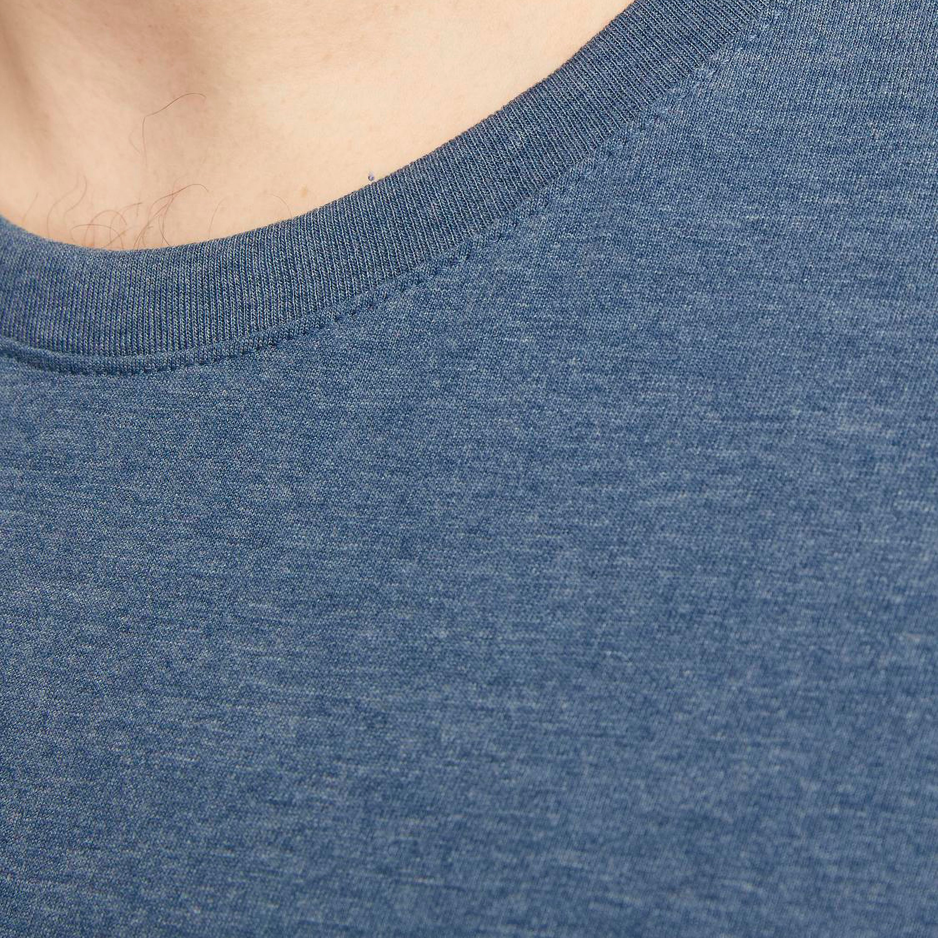 تي شيرت رجالي بأكمام قصيرة وياقة دائرية وشعار مطرز من جاك اند جونز، مقاس كبير-men-clothing-tshirtsandpolos-tshirts-image-10