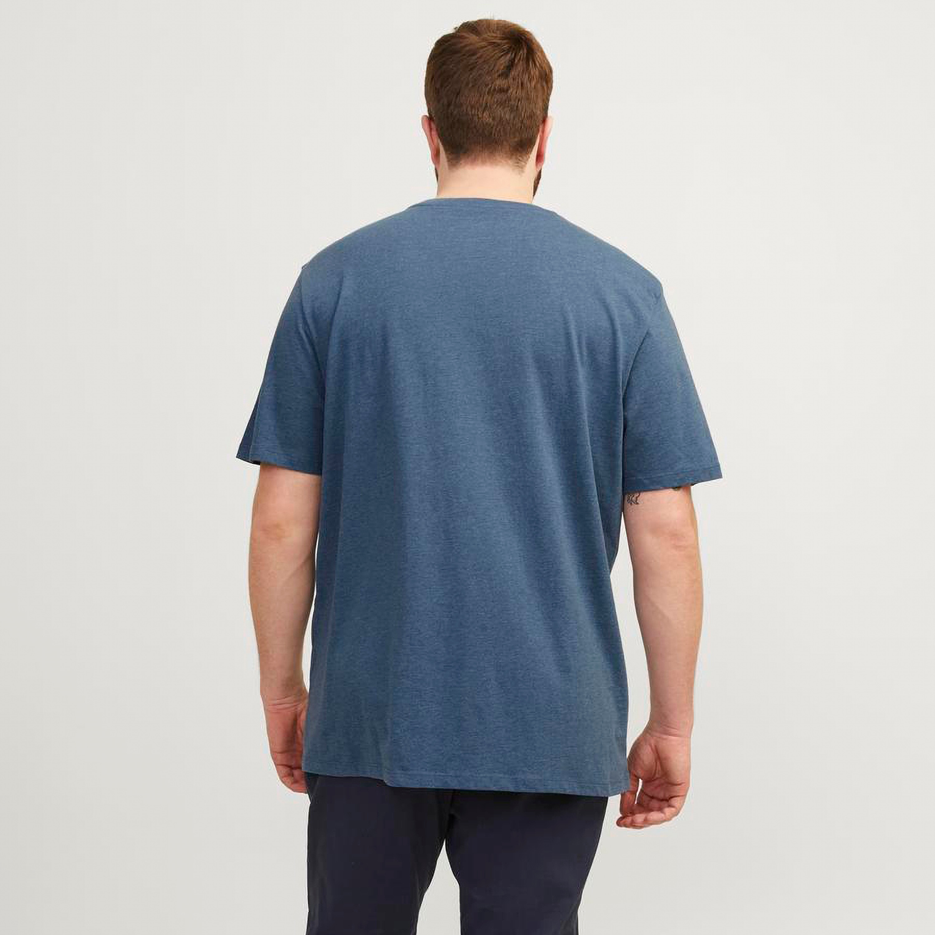 تي شيرت رجالي بأكمام قصيرة وياقة دائرية وشعار مطرز من جاك اند جونز، مقاس كبير-men-clothing-tshirtsandpolos-tshirts-image-11