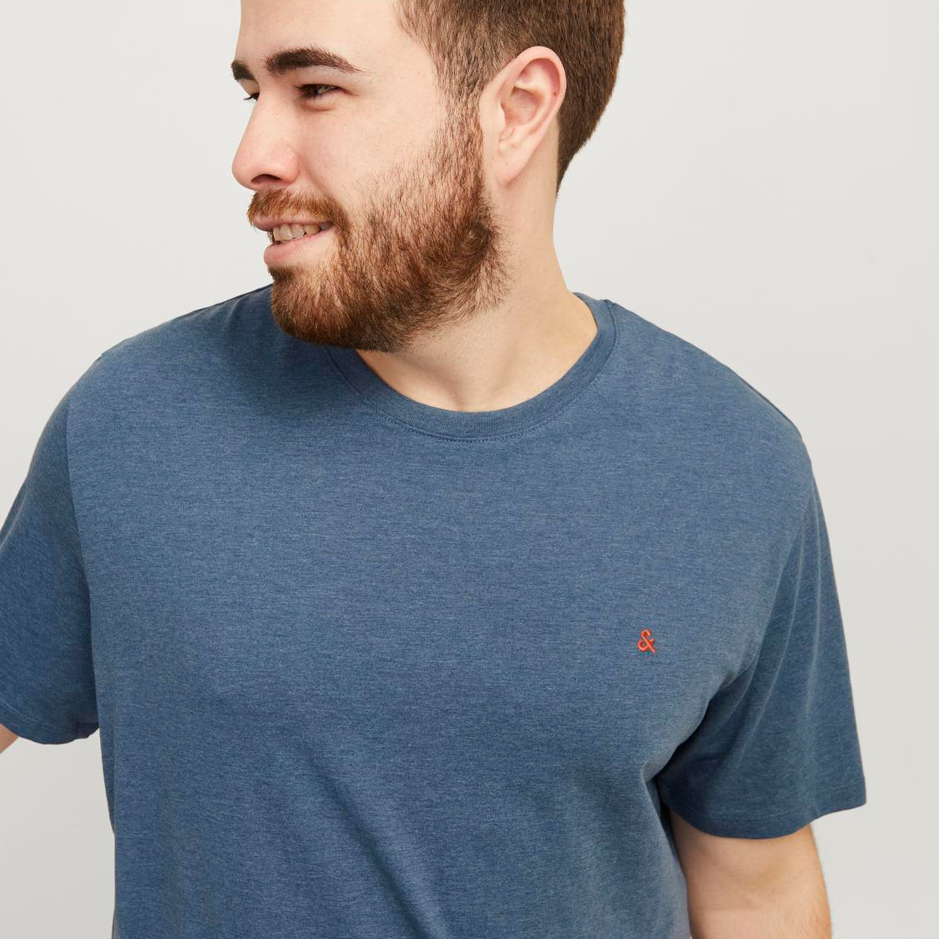 تي شيرت رجالي بأكمام قصيرة وياقة دائرية وشعار مطرز من جاك اند جونز، مقاس كبير-men-clothing-tshirtsandpolos-tshirts-image-13