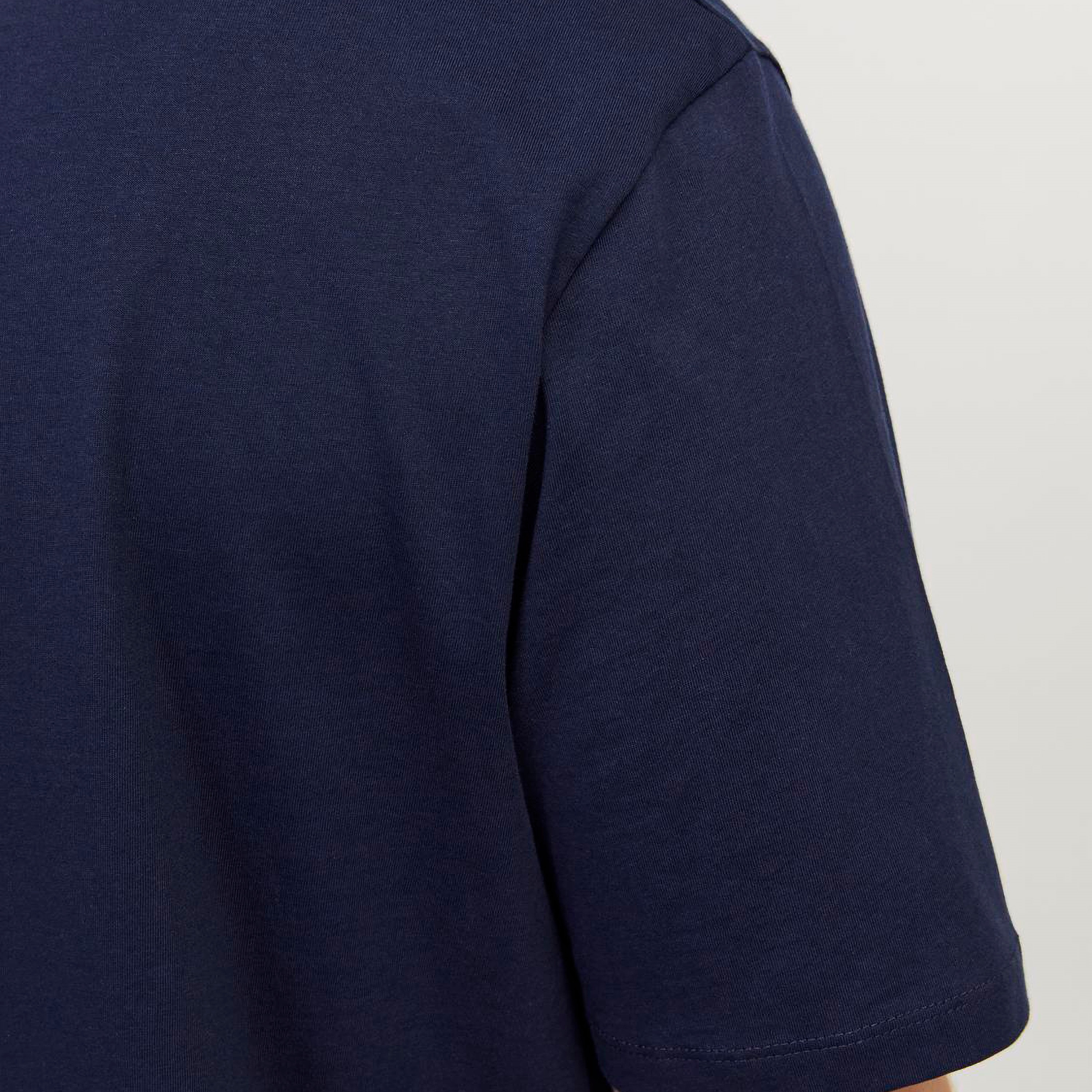 تي شيرت رجالي بأكمام قصيرة وياقة دائرية وشعار مطرز من جاك اند جونز، مقاس كبير-men-clothing-tshirtsandpolos-tshirts-image-20