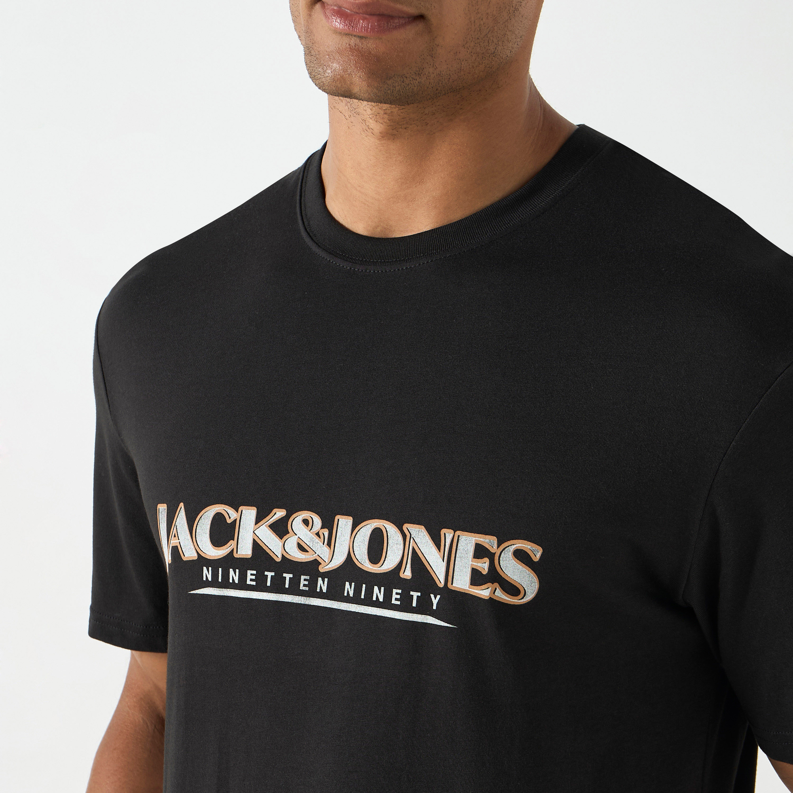 تي شيرت من جاك آند جونز مع مطبوع بأكمام قصيرة و ياقة مستديرة-men-clothing-tshirtsandpolos-tshirts-image-4