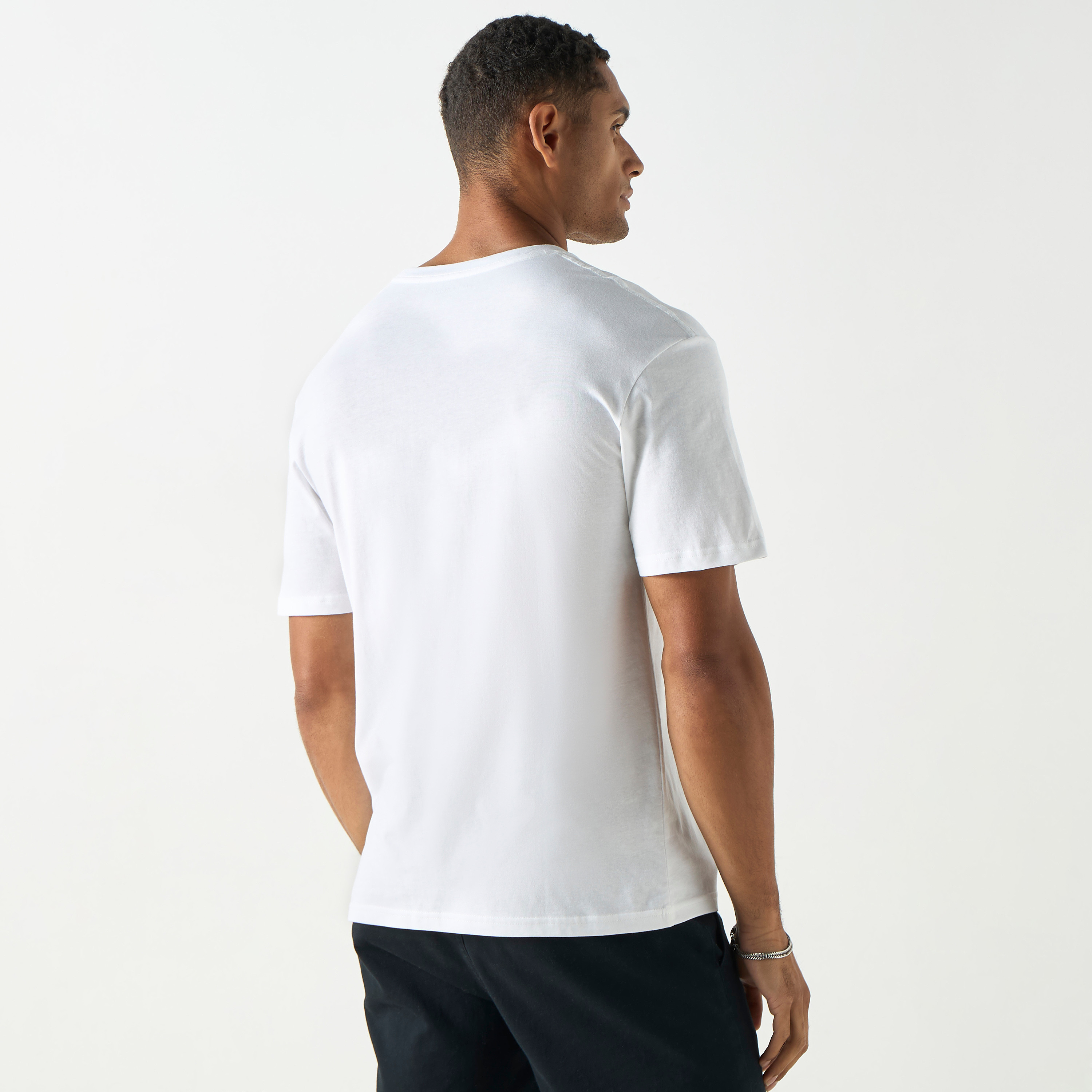تي شيرت من جاك آند جونز مع مطبوع بأكمام قصيرة و ياقة مستديرة-men-clothing-tshirtsandpolos-tshirts-image-7
