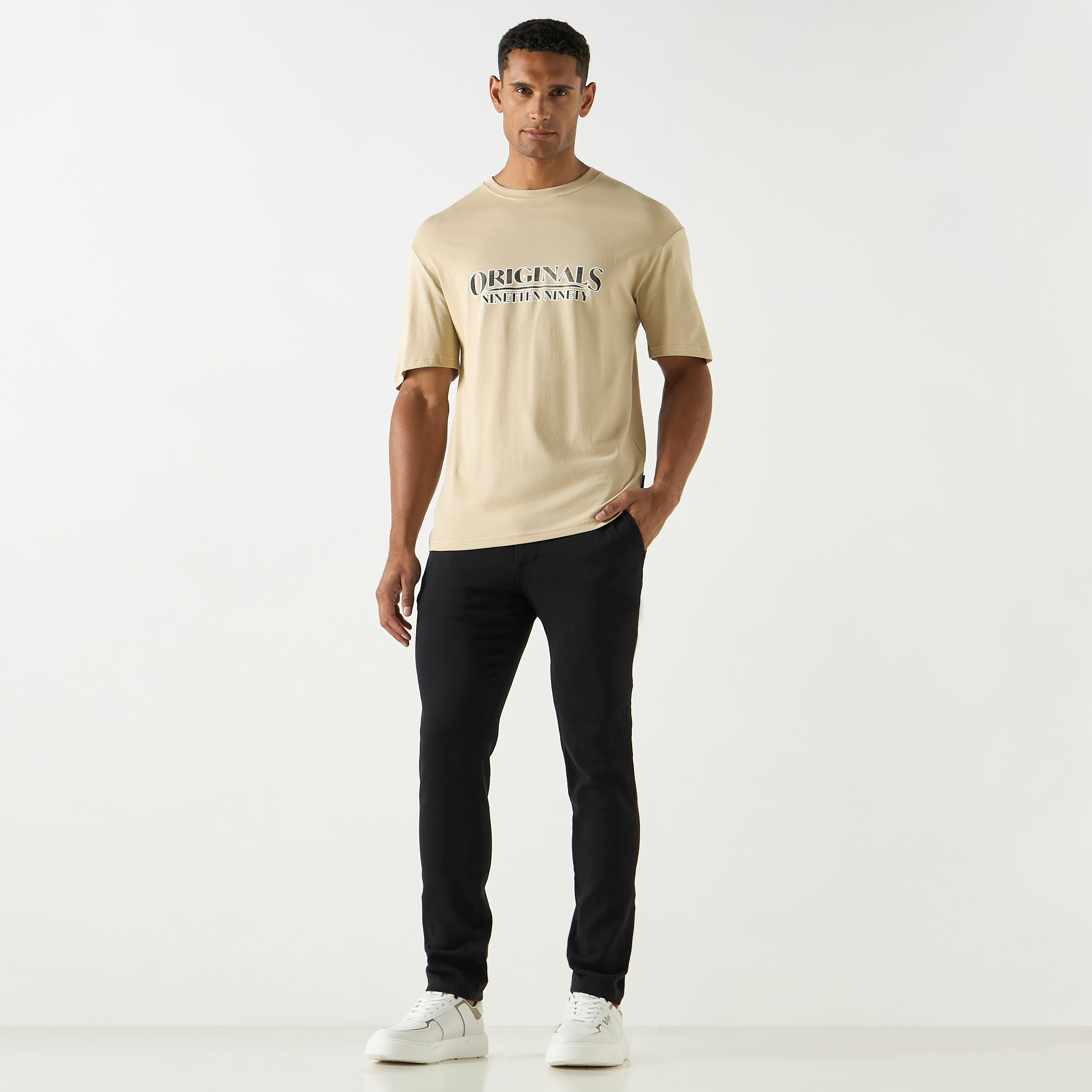تي شيرت من جاك آند جونز مع مطبوع بأكمام قصيرة و ياقة مستديرة-men-clothing-tshirtsandpolos-tshirts-image-10
