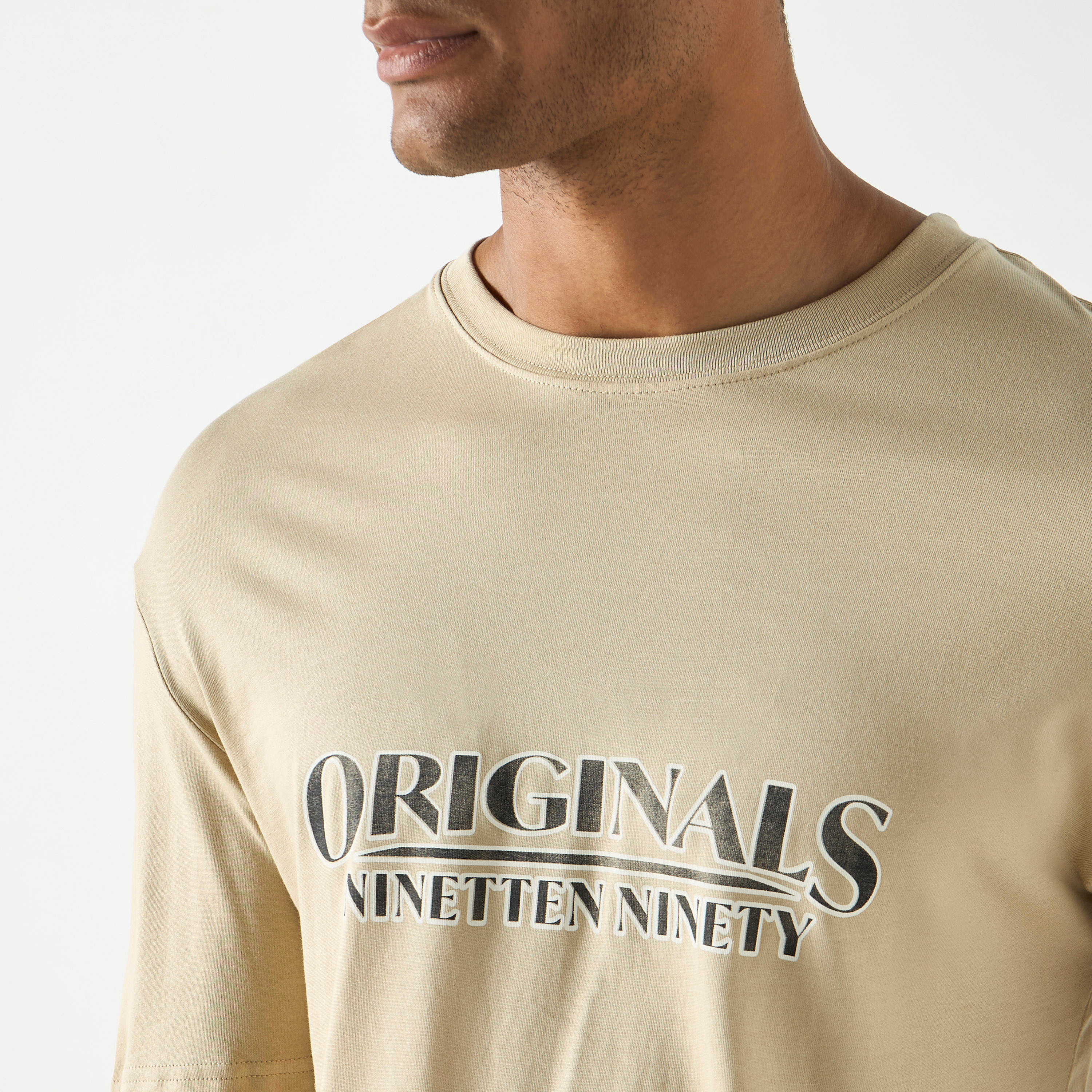 تي شيرت من جاك آند جونز مع مطبوع بأكمام قصيرة و ياقة مستديرة-men-clothing-tshirtsandpolos-tshirts-image-12