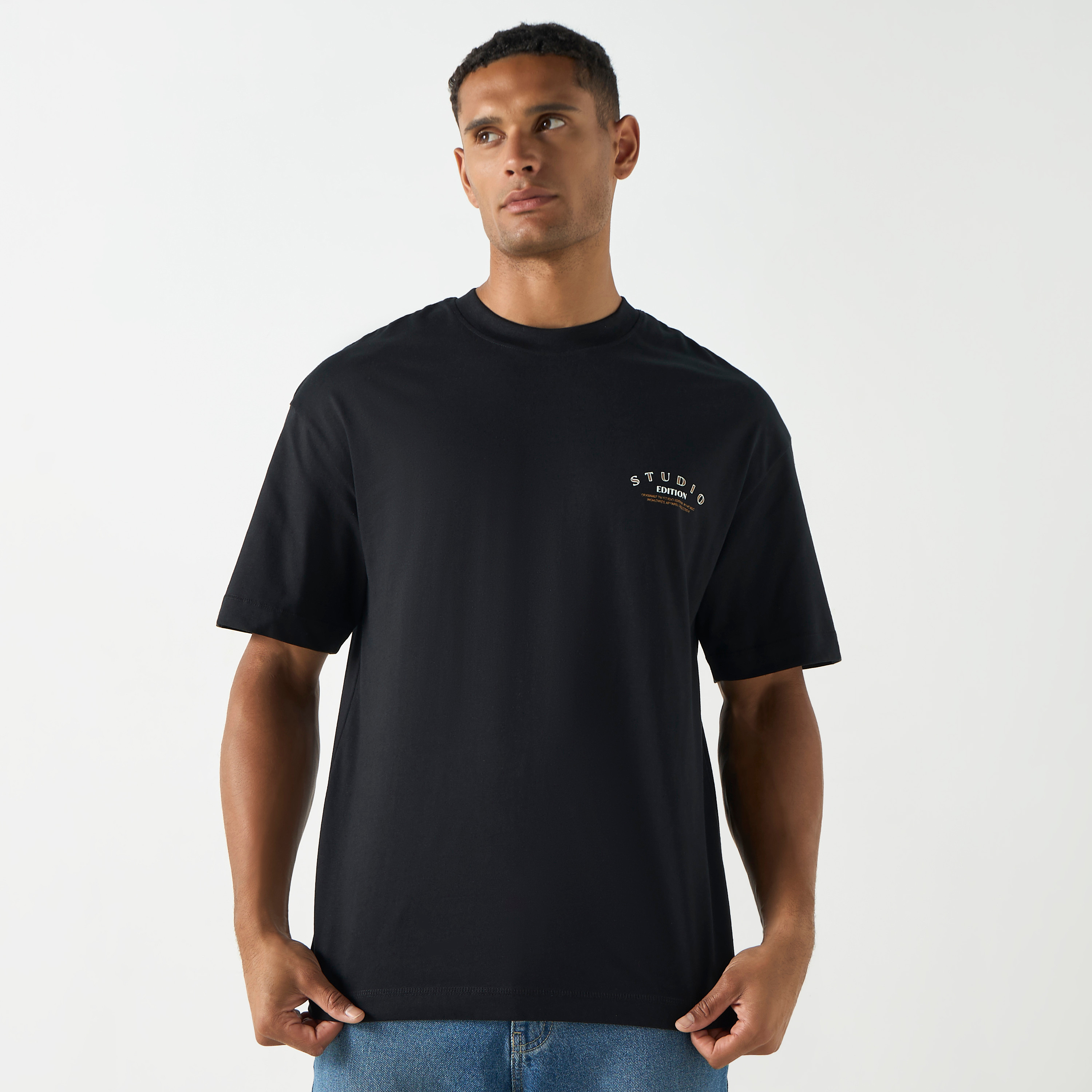 تي شيرت من جاك آند جونز مع مطبوع بأكمام قصيرة و ياقة مستديرة ذو كبير الحجم-men-clothing-tshirtsandpolos-tshirts-image-1