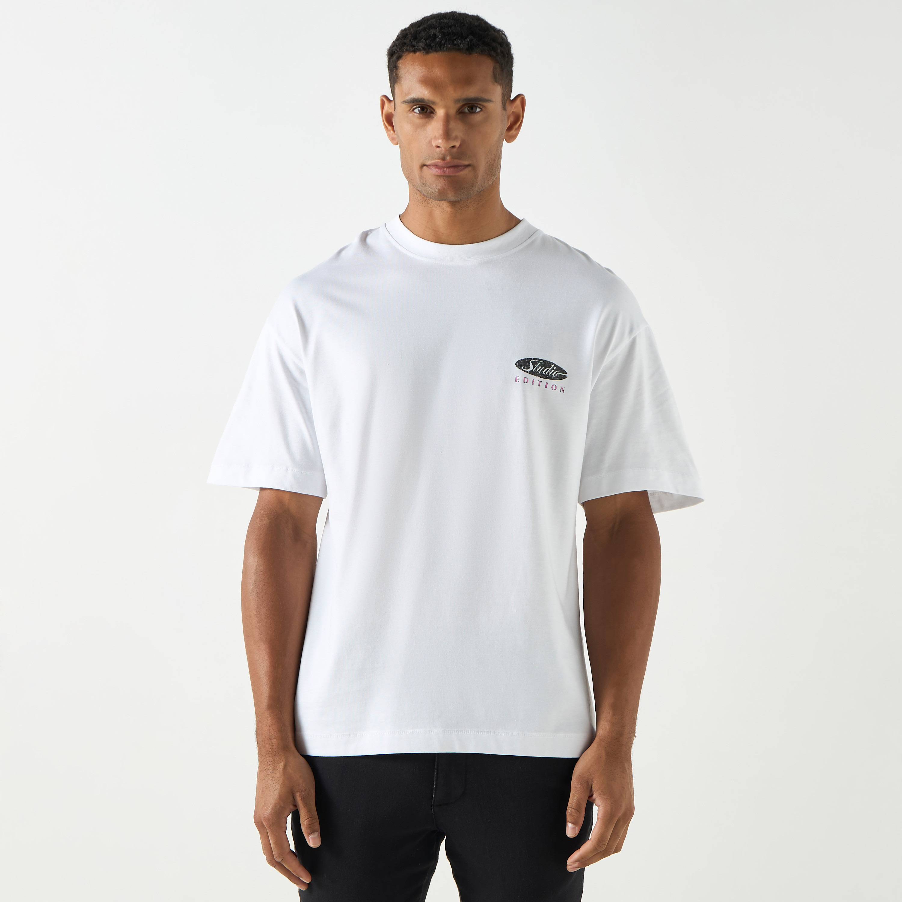 تي شيرت من جاك آند جونز مع مطبوع بأكمام قصيرة و ياقة مستديرة ذو كبير الحجم-men-clothing-tshirtsandpolos-tshirts-image-5