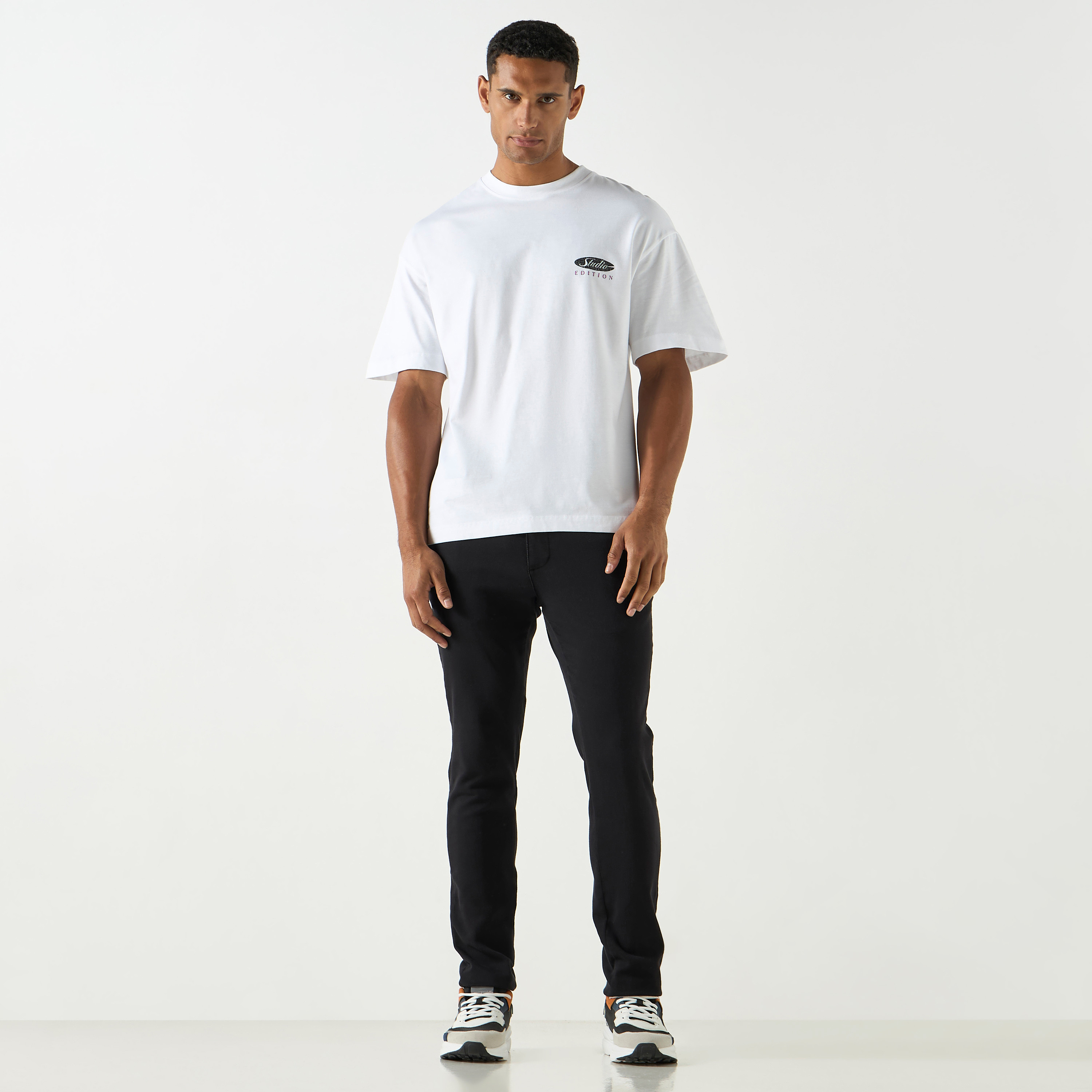 تي شيرت من جاك آند جونز مع مطبوع بأكمام قصيرة و ياقة مستديرة ذو كبير الحجم-men-clothing-tshirtsandpolos-tshirts-image-6