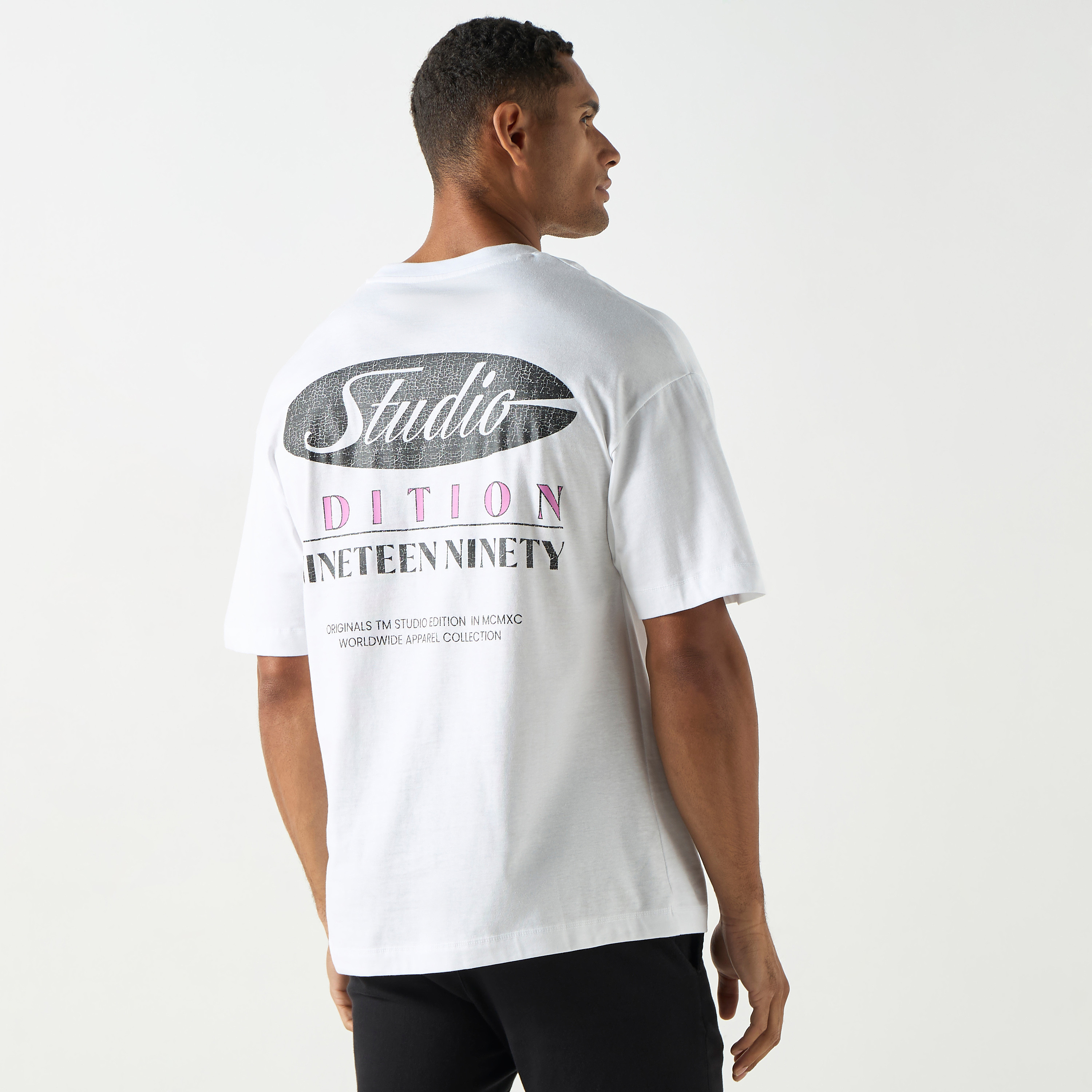 تي شيرت من جاك آند جونز مع مطبوع بأكمام قصيرة و ياقة مستديرة ذو كبير الحجم-men-clothing-tshirtsandpolos-tshirts-image-7