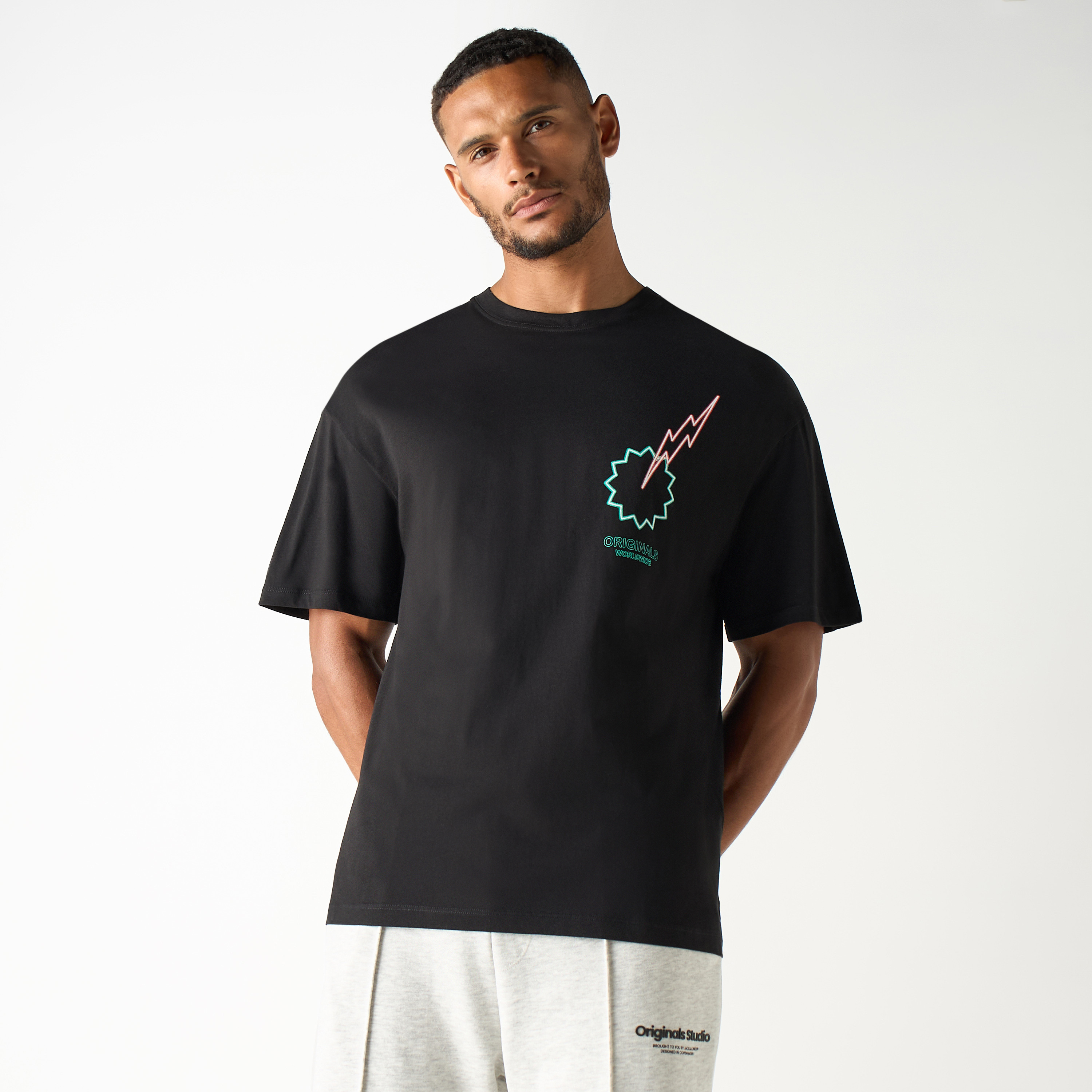 تيشيرت بأكمام قصيرة وياقة دائرية وطبعات من جاك آند جونز-men-clothing-tshirtsandpolos-tshirts-image-1