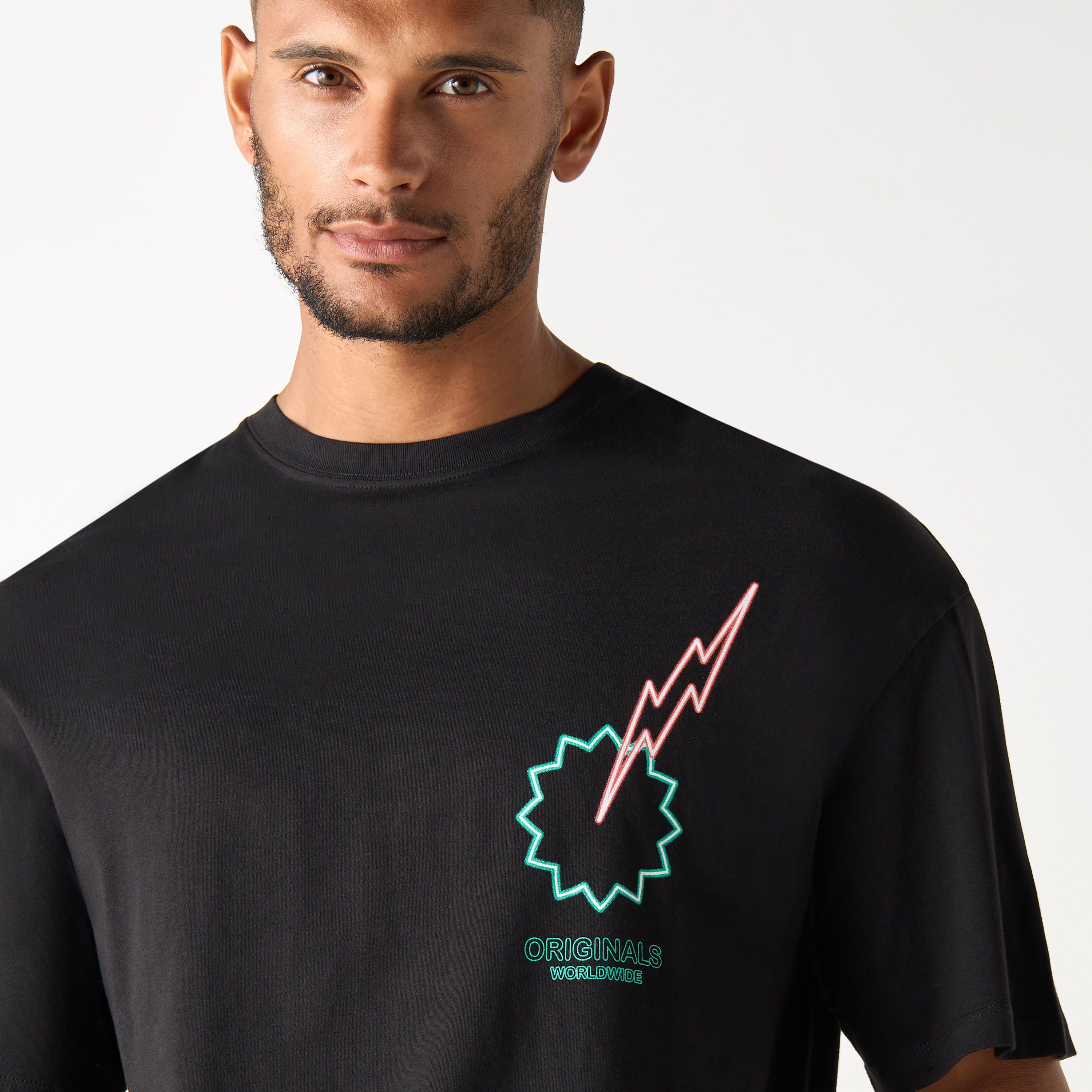 تيشيرت بأكمام قصيرة وياقة دائرية وطبعات من جاك آند جونز-men-clothing-tshirtsandpolos-tshirts-image-4