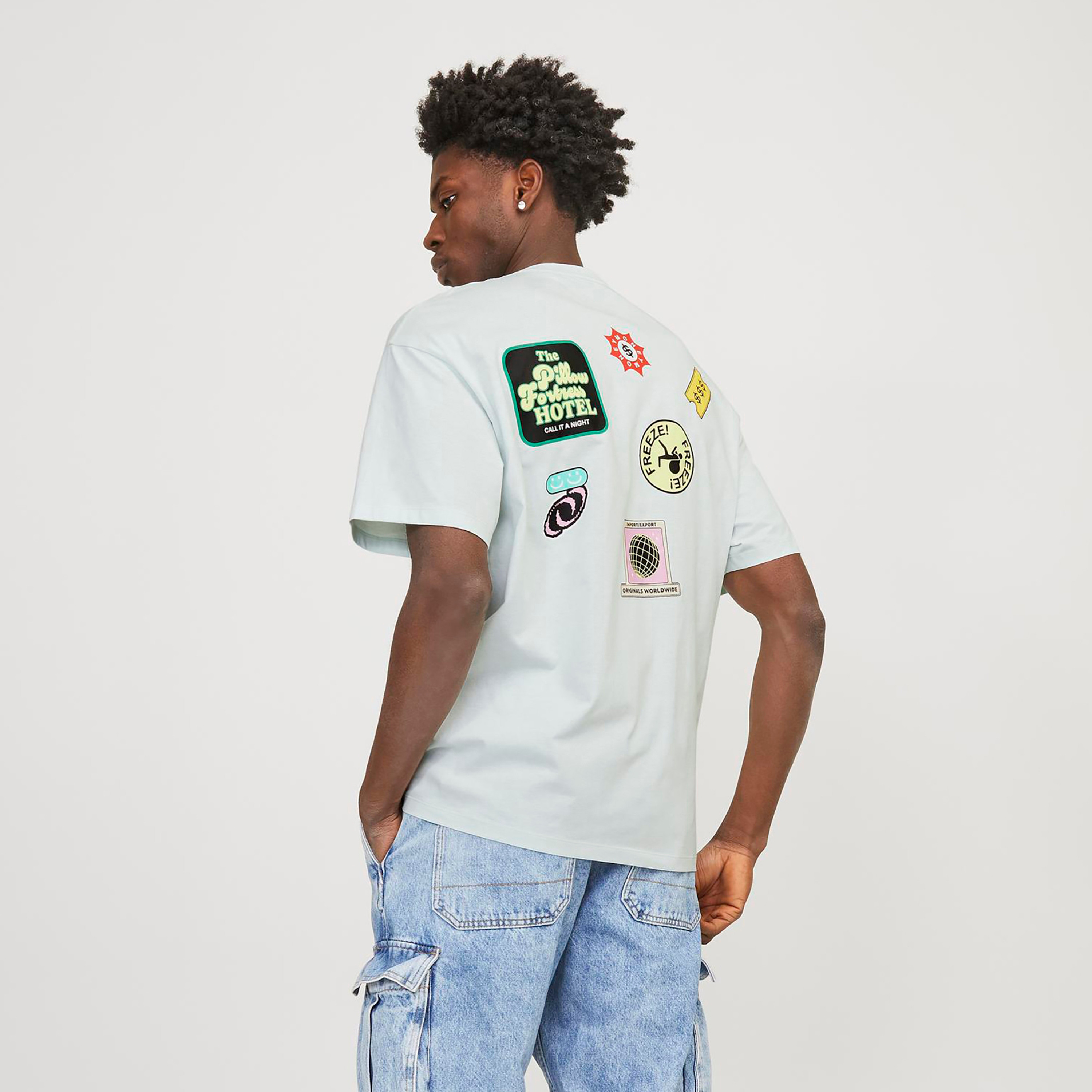 تي شيرت من جاك آند جونز مع مطبوع بأكمام قصيرة و ياقة مستديرة ذو كبير الحجم-men-clothing-tshirtsandpolos-tshirts-image-12