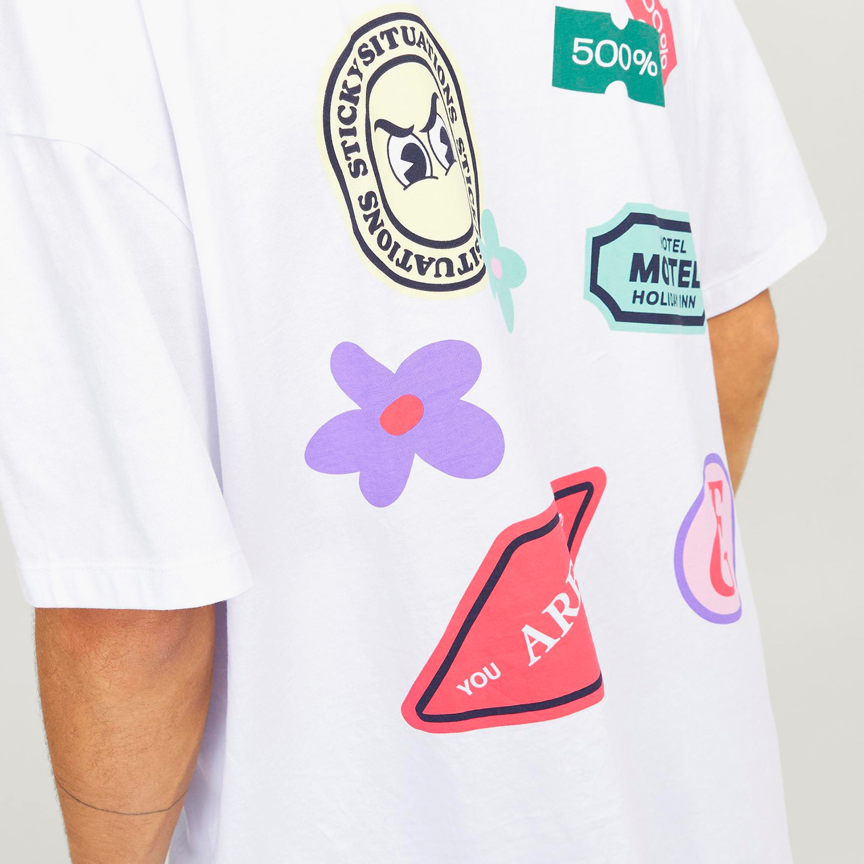 تي شيرت من جاك آند جونز مع مطبوع بأكمام قصيرة و ياقة مستديرة ذو كبير الحجم-men-clothing-tshirtsandpolos-tshirts-image-16