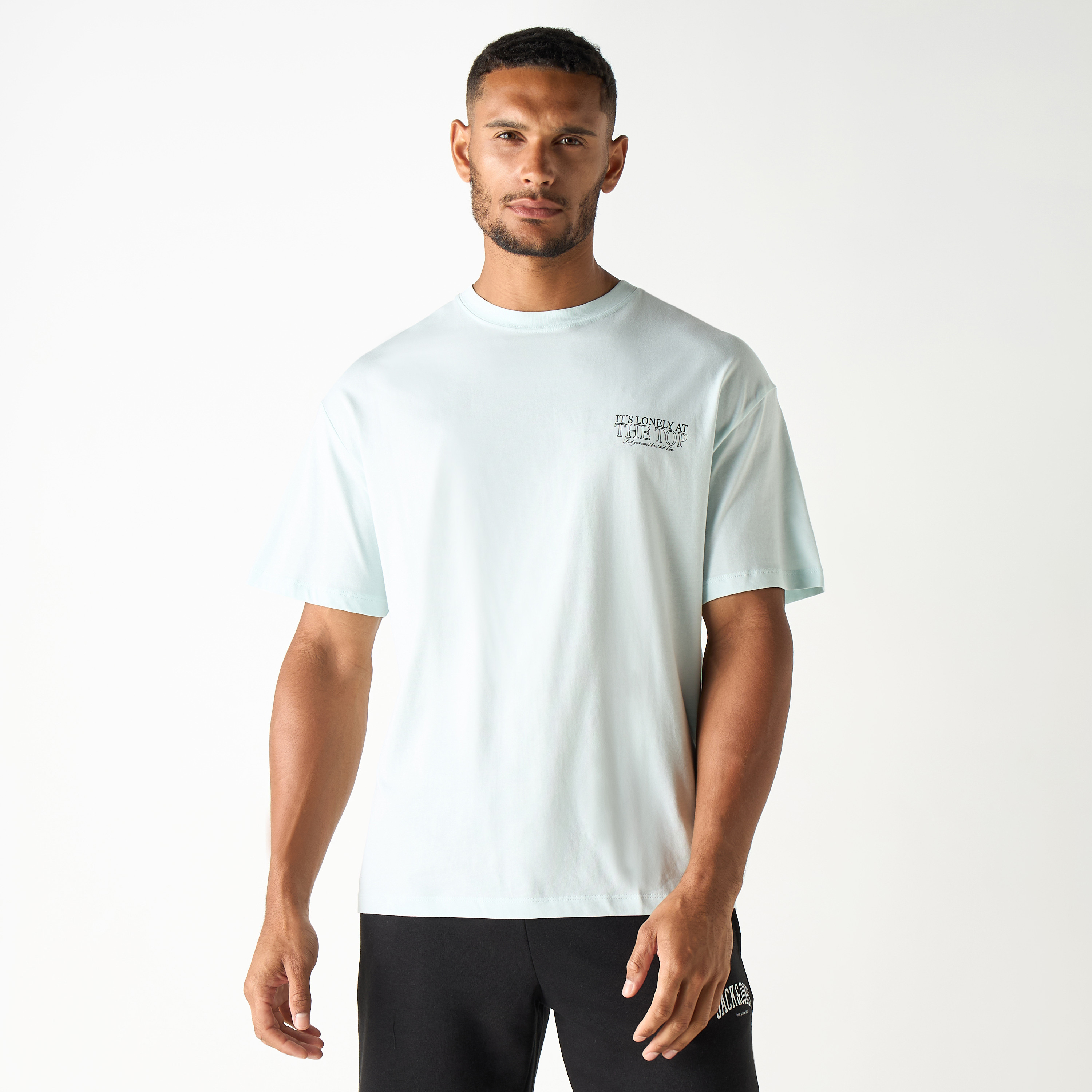 تيشيرت بطبعة جرافيك وياقة دائرية وأكمام قصيرة من جاك آند جونز-men-clothing-tshirtsandpolos-tshirts-image-5