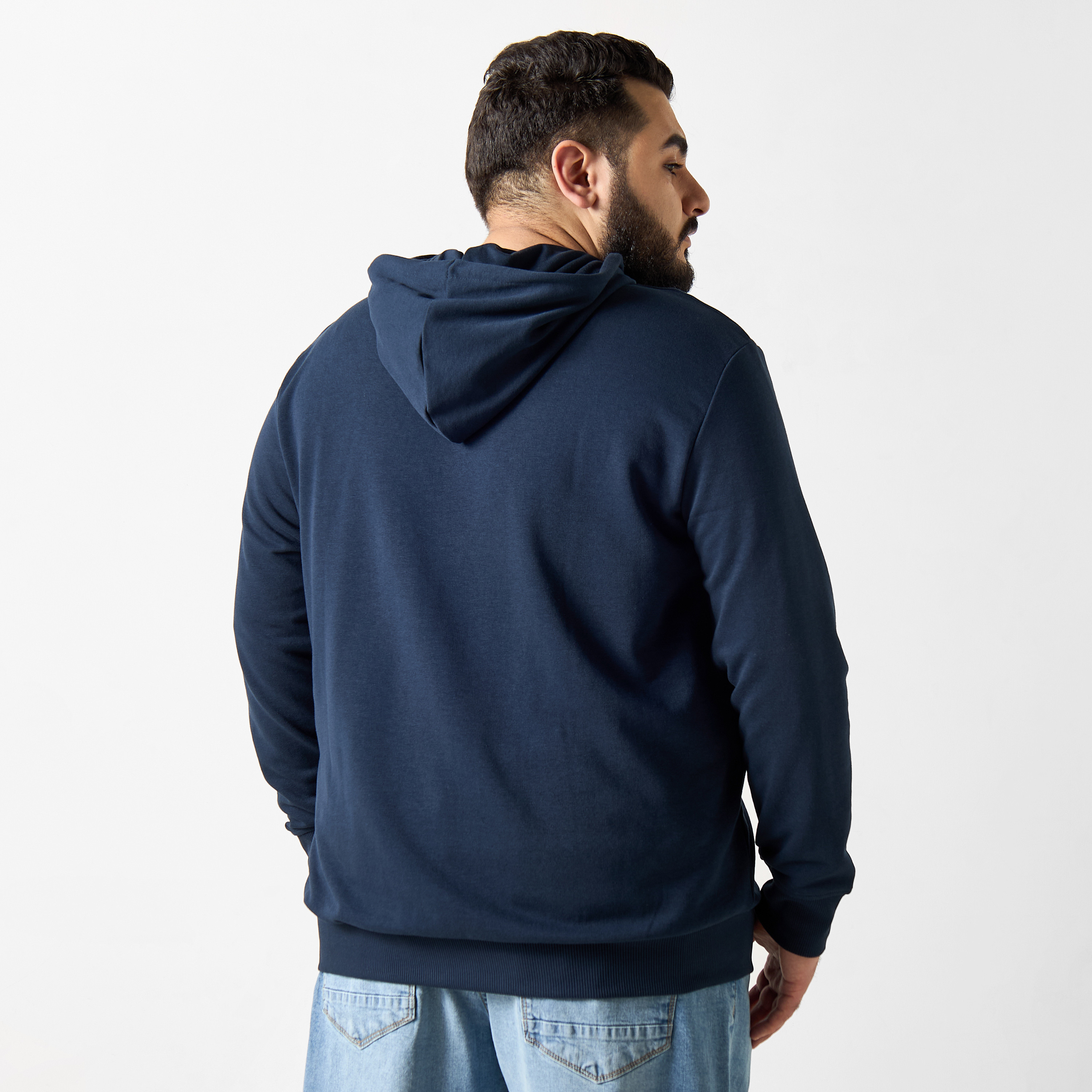 هودي ذو مقاس كبير من جاك آند جونز بشعار وجيب كانغارو-men-winterwear-hoodiesandsweatshirts-image-4