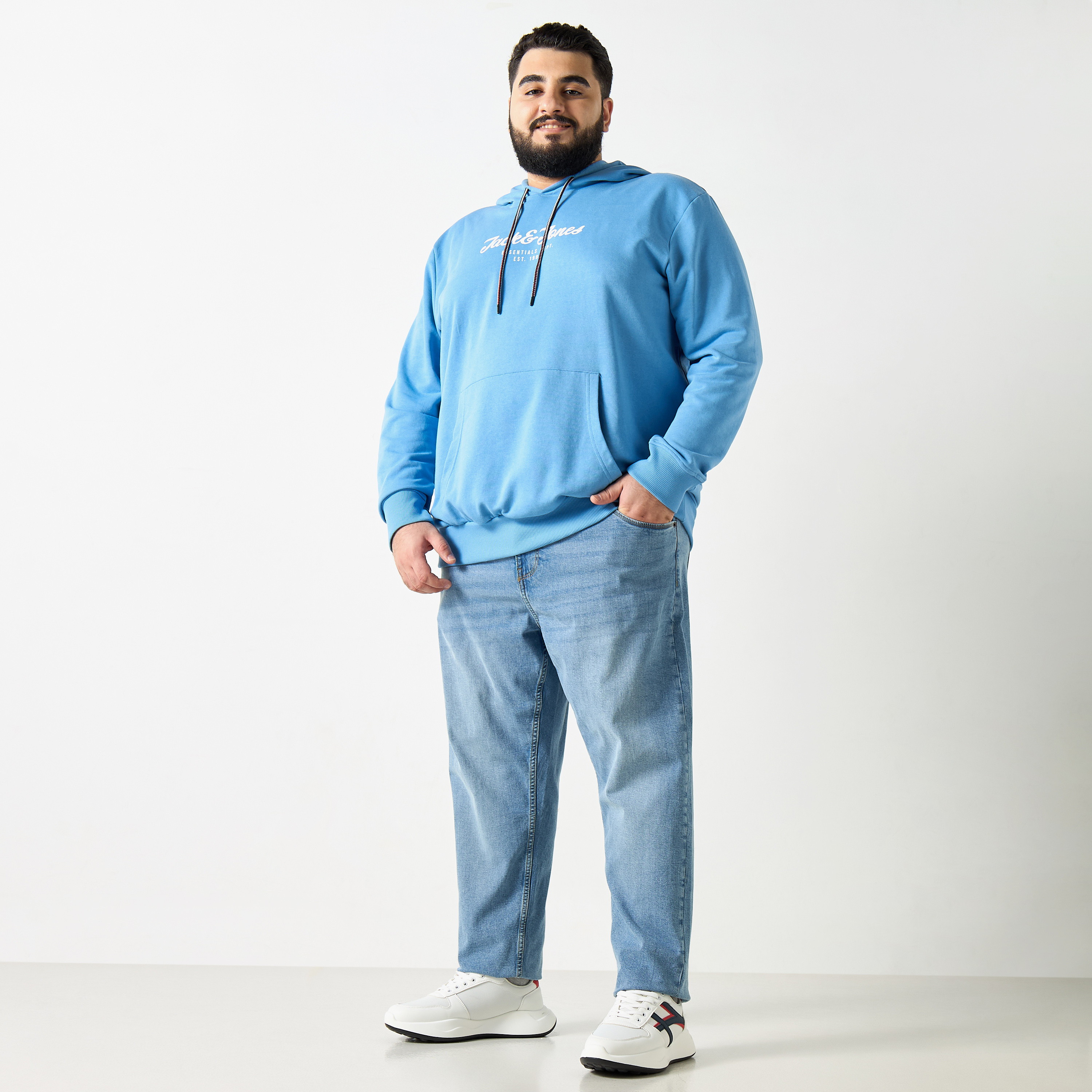 هودي ذو مقاس كبير من جاك آند جونز بشعار وجيب كانغارو-men-winterwear-hoodiesandsweatshirts-image-7