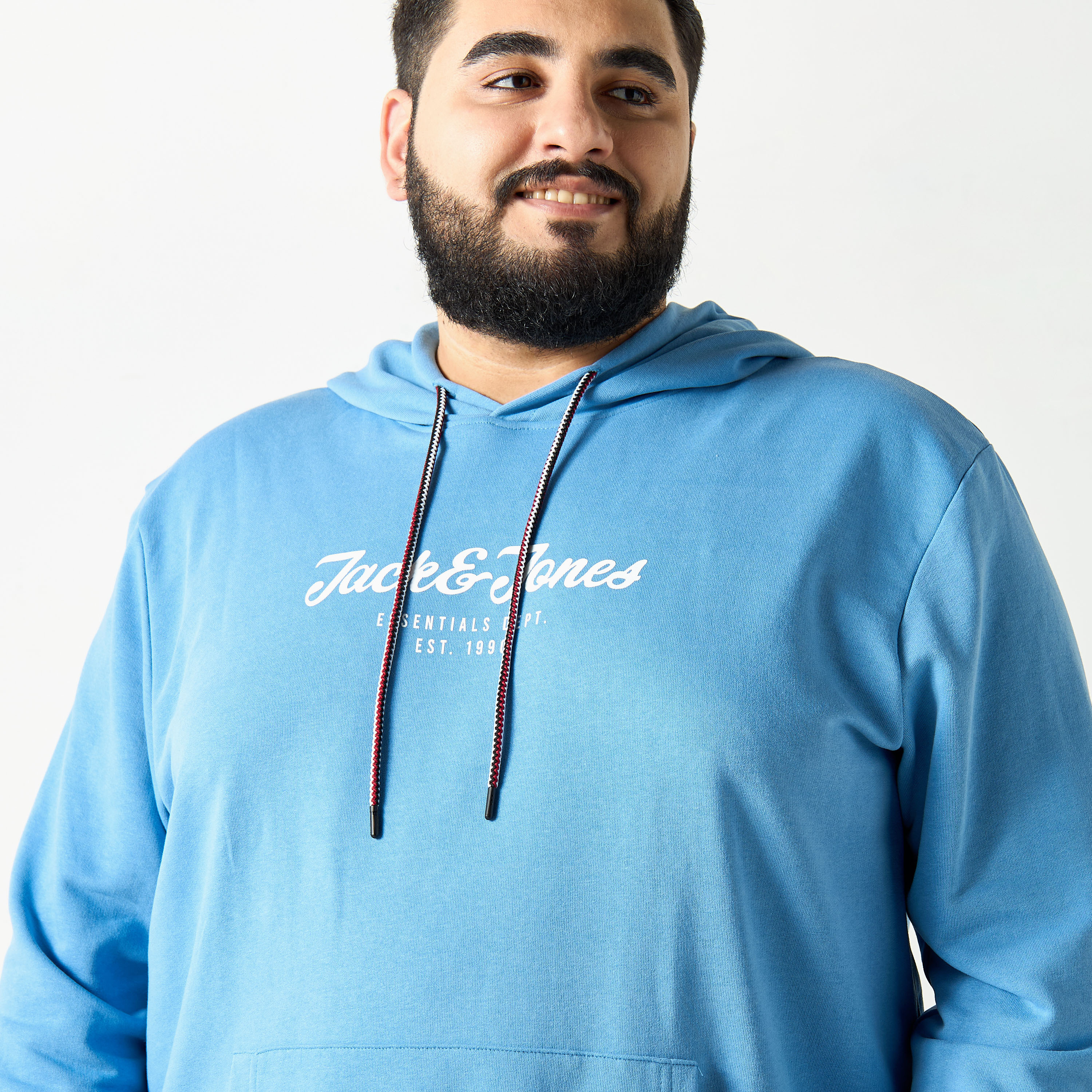 هودي ذو مقاس كبير من جاك آند جونز بشعار وجيب كانغارو-men-winterwear-hoodiesandsweatshirts-image-9
