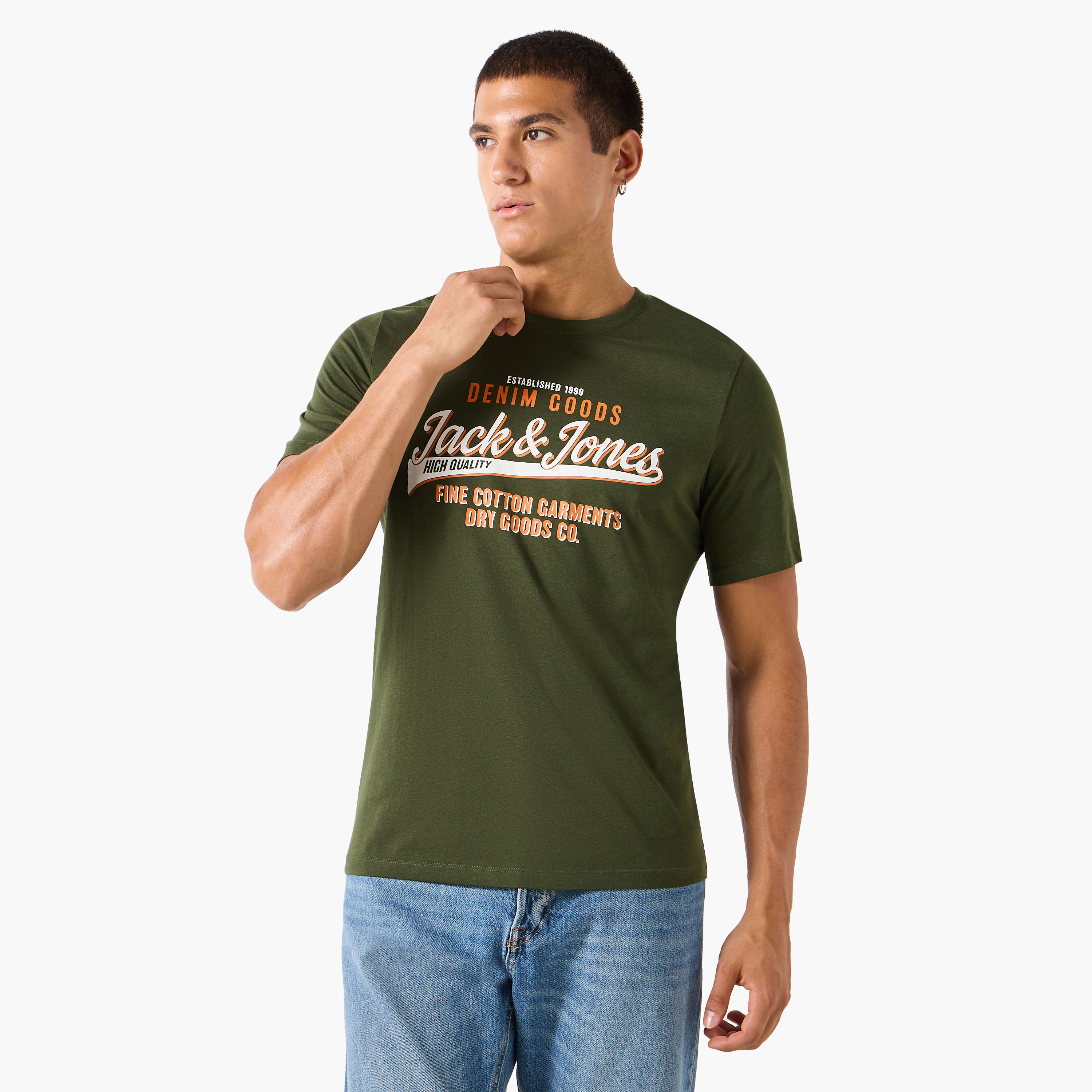 تي شيرت رجالي بأكمام قصيرة ورقبة دائرية مطبوع عليه شعار من جاك أند جونز-men-clothing-tshirtsandpolos-tshirts-image-5