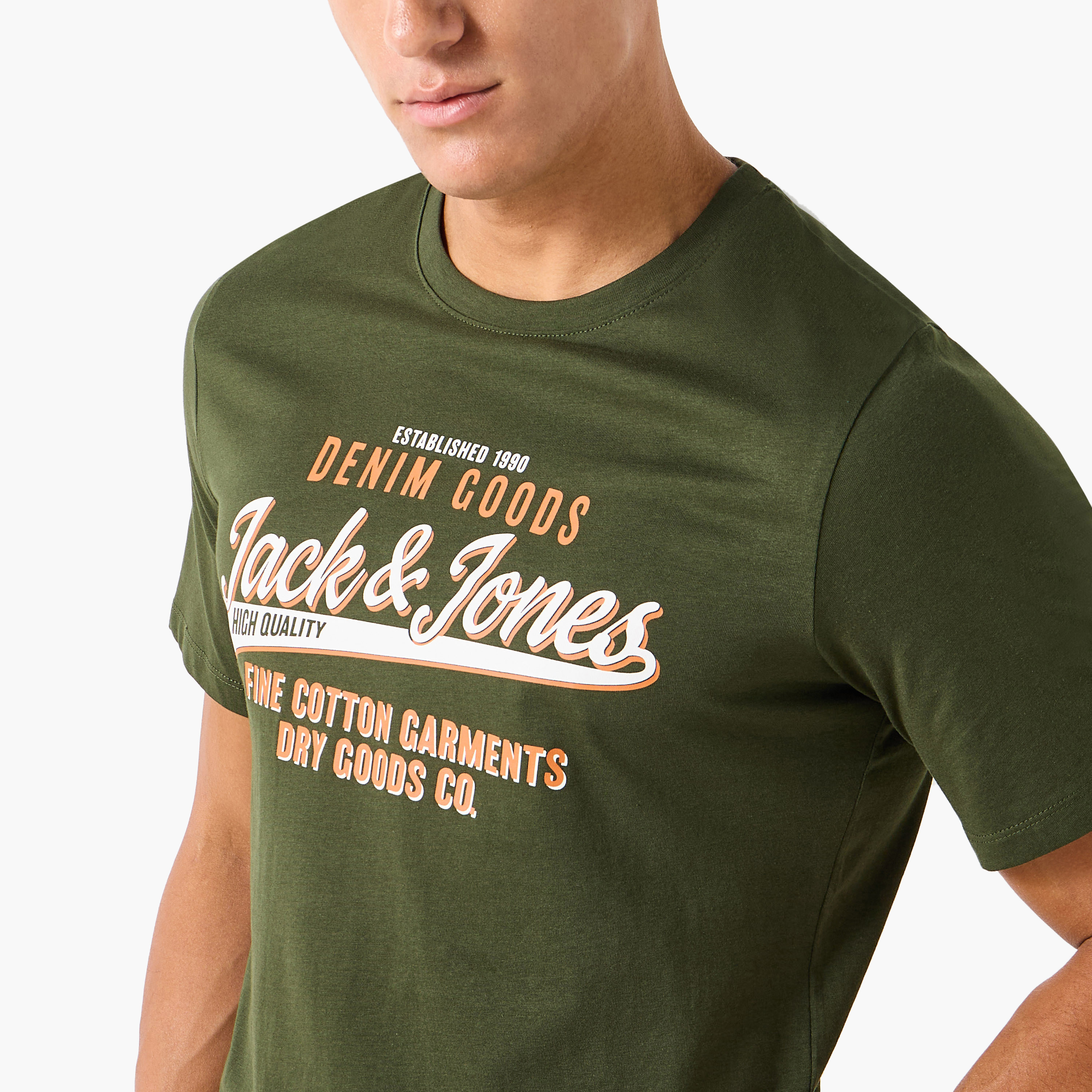تي شيرت رجالي بأكمام قصيرة ورقبة دائرية مطبوع عليه شعار من جاك أند جونز-men-clothing-tshirtsandpolos-tshirts-image-8