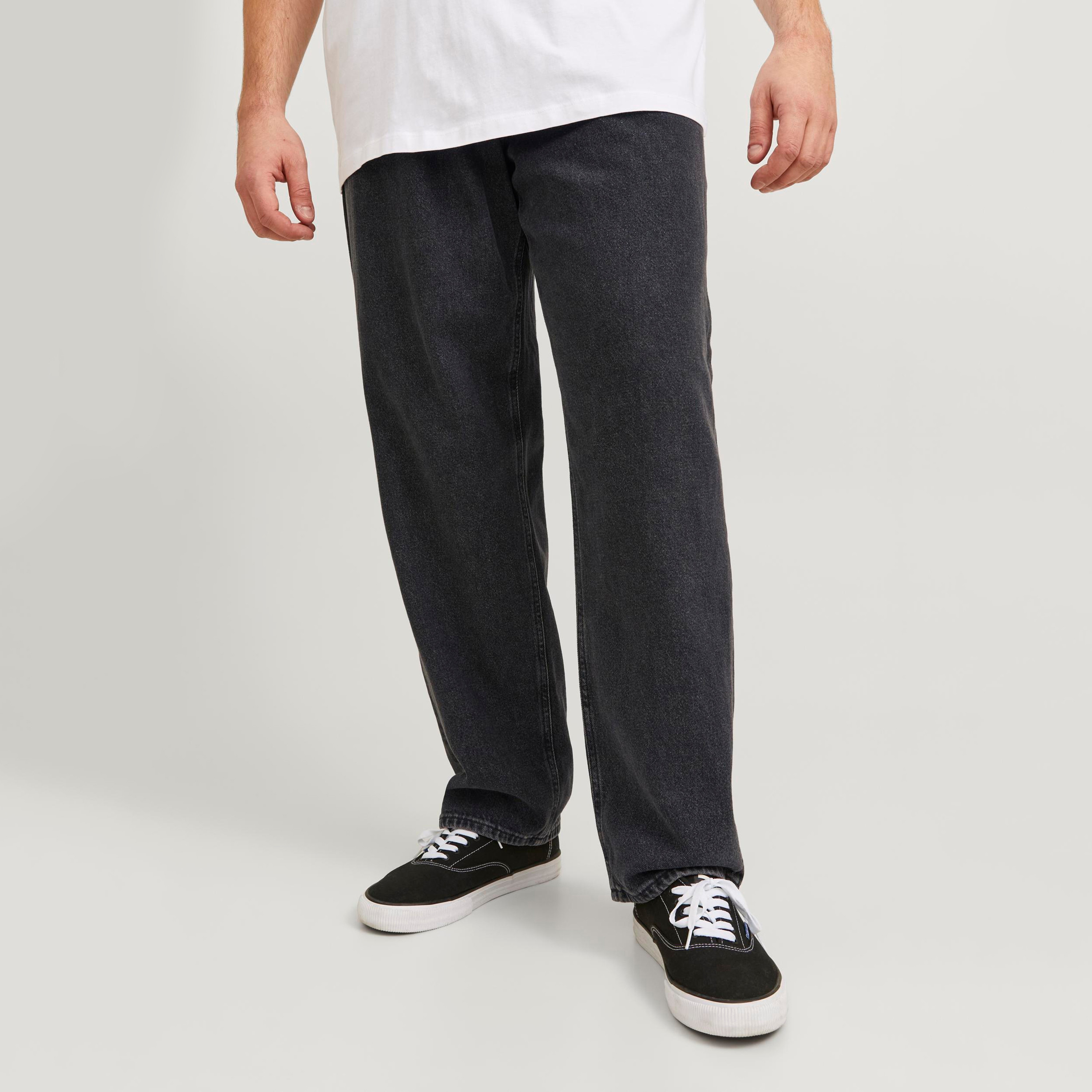 بنطلون جينز أسود مقاس كبير بقصّة فضفاضة وخصر مرتفع و5 جيوب من جاك & جونز-men-clothing-jeans-image-1
