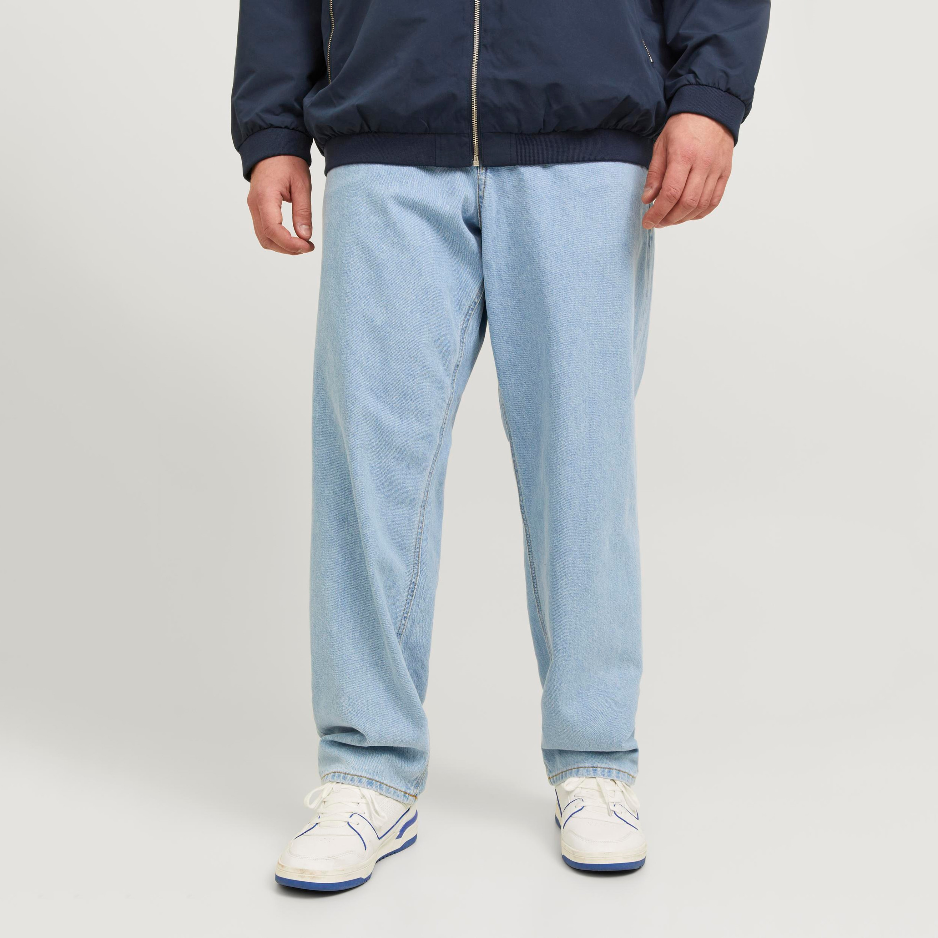 بنطلون جينز أزرق مقاس كبير بقصّة فضفاضة وخصر مرتفع و5 جيوب من جاك & جونز-men-clothing-bottoms-jeans-image-1