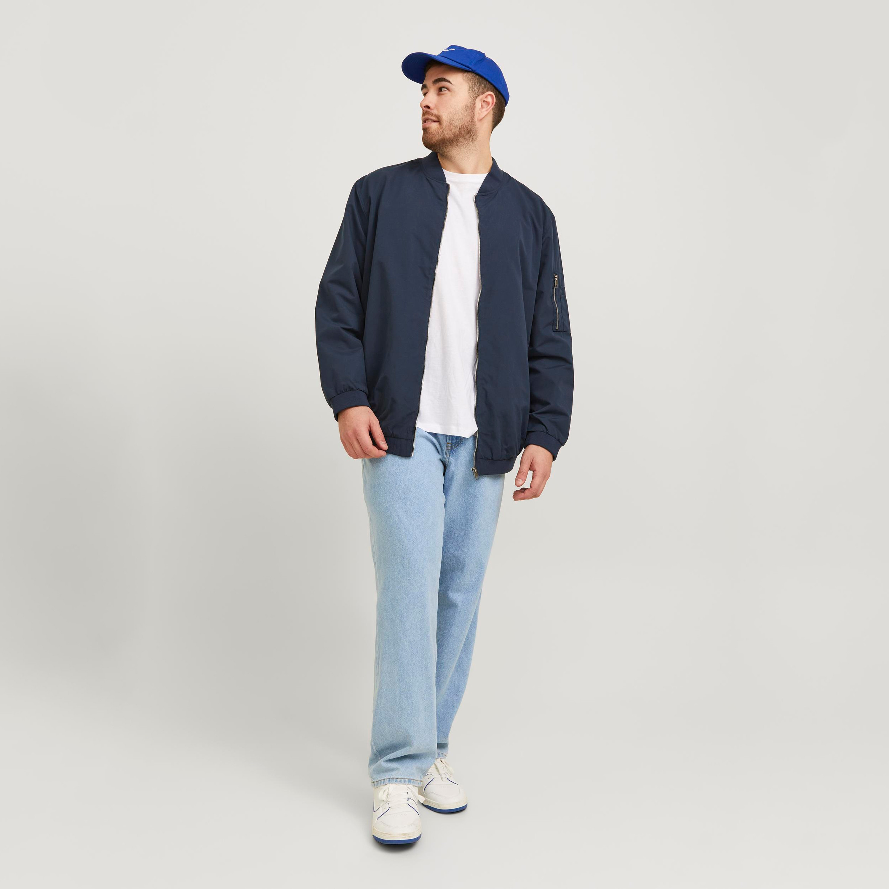 بنطلون جينز أزرق مقاس كبير بقصّة فضفاضة وخصر مرتفع و5 جيوب من جاك & جونز-men-clothing-bottoms-jeans-image-6
