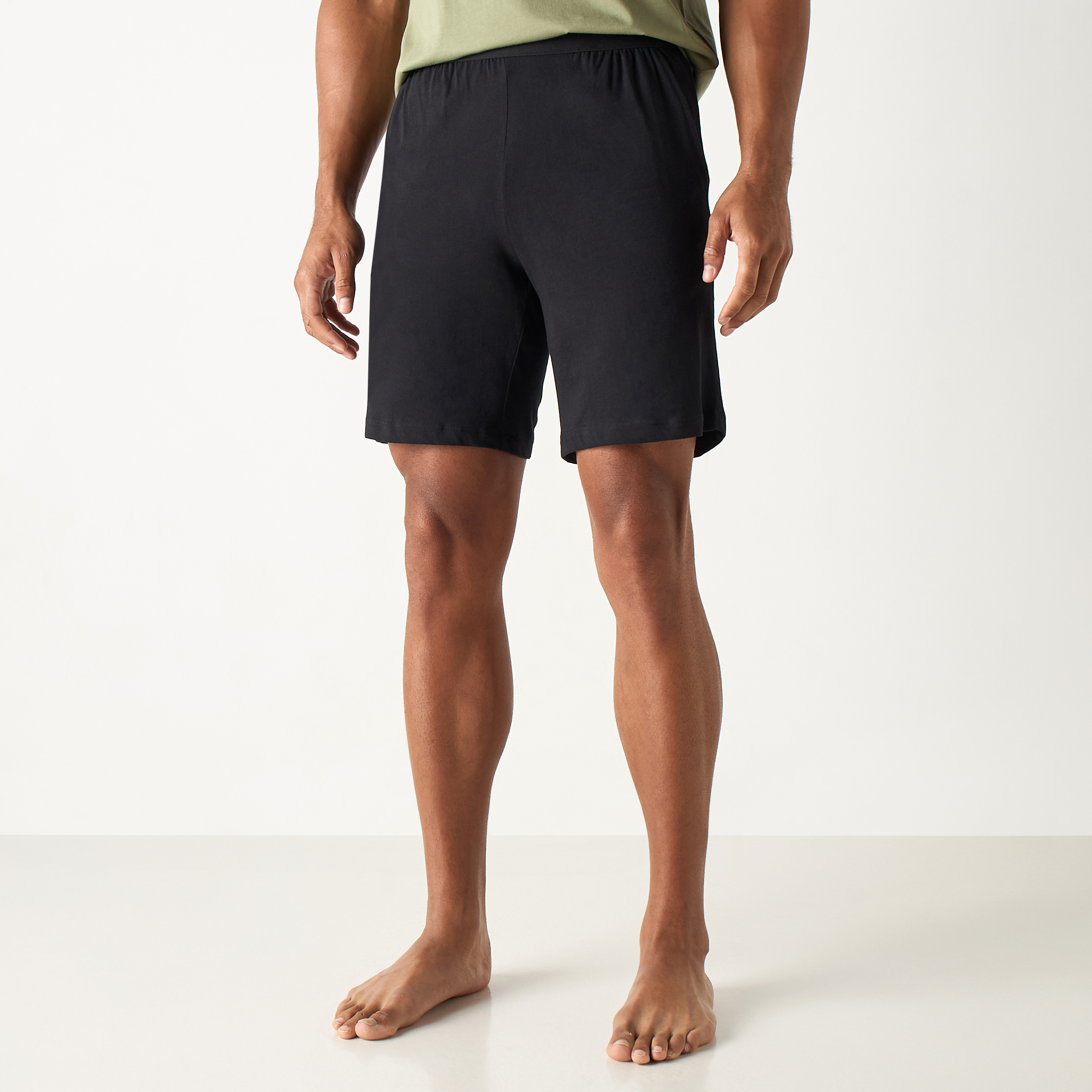 طقم قطعتين من تي شيرت وشورت بأكمام قصيرة وياقة دائرية وشعار من جاك آند جونز-men-clothing-nightwear-sets-image-7