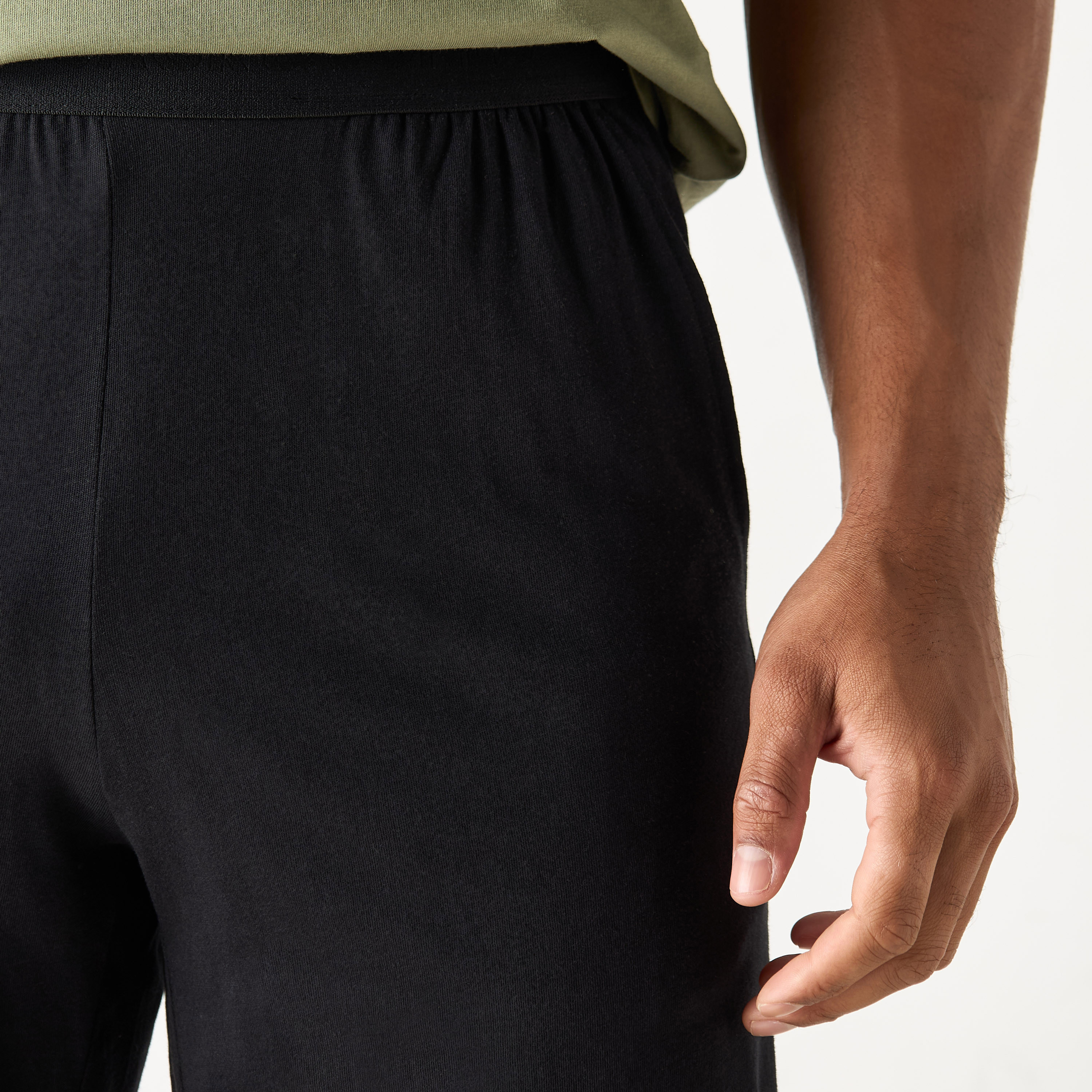طقم قطعتين من تي شيرت وشورت بأكمام قصيرة وياقة دائرية وشعار من جاك آند جونز-men-clothing-nightwear-sets-image-9