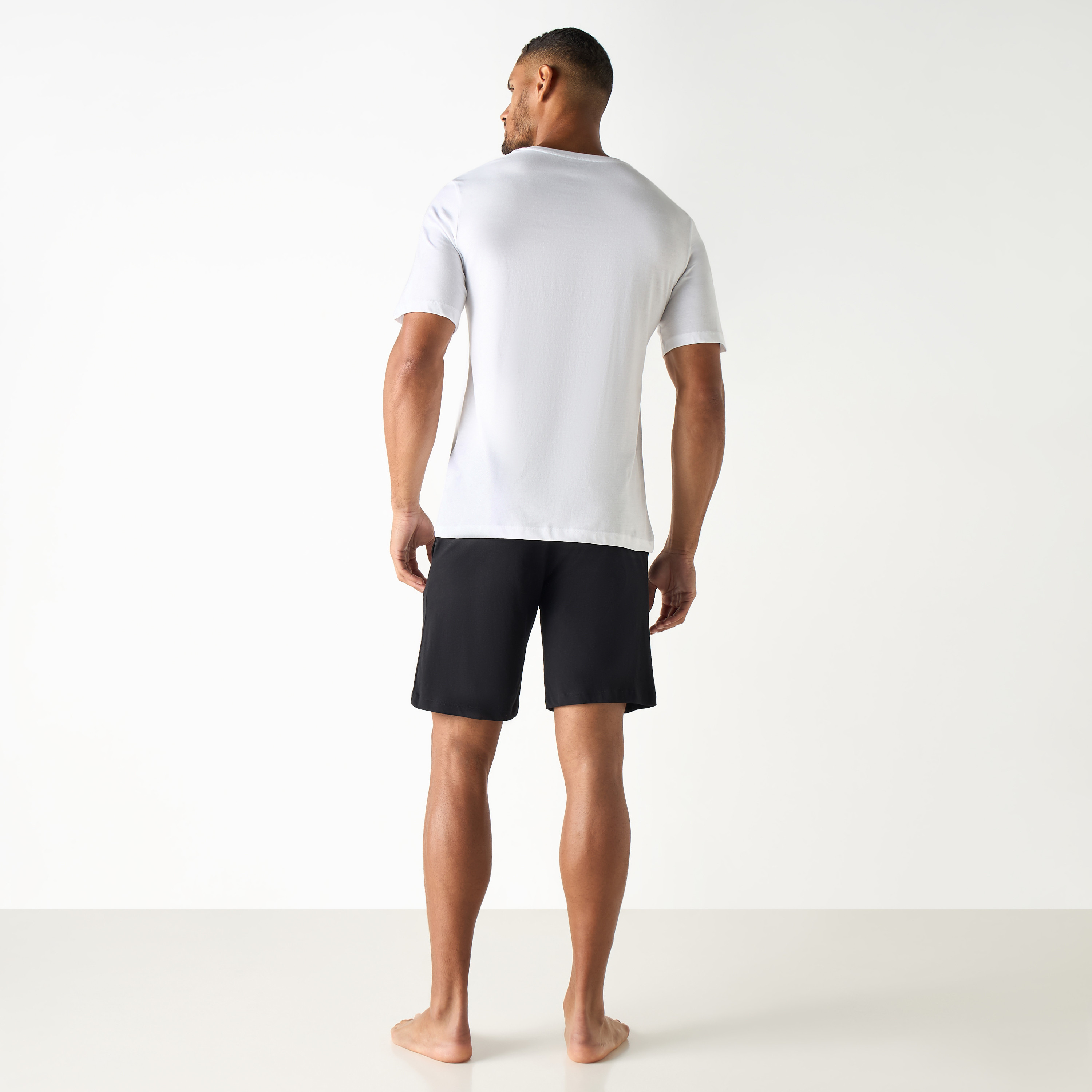 تيشيرت بياقة مستديرة وأكمام قصيرة وطبعات من جاك آند جونز-men-clothing-nightwear-tshirts-image-3