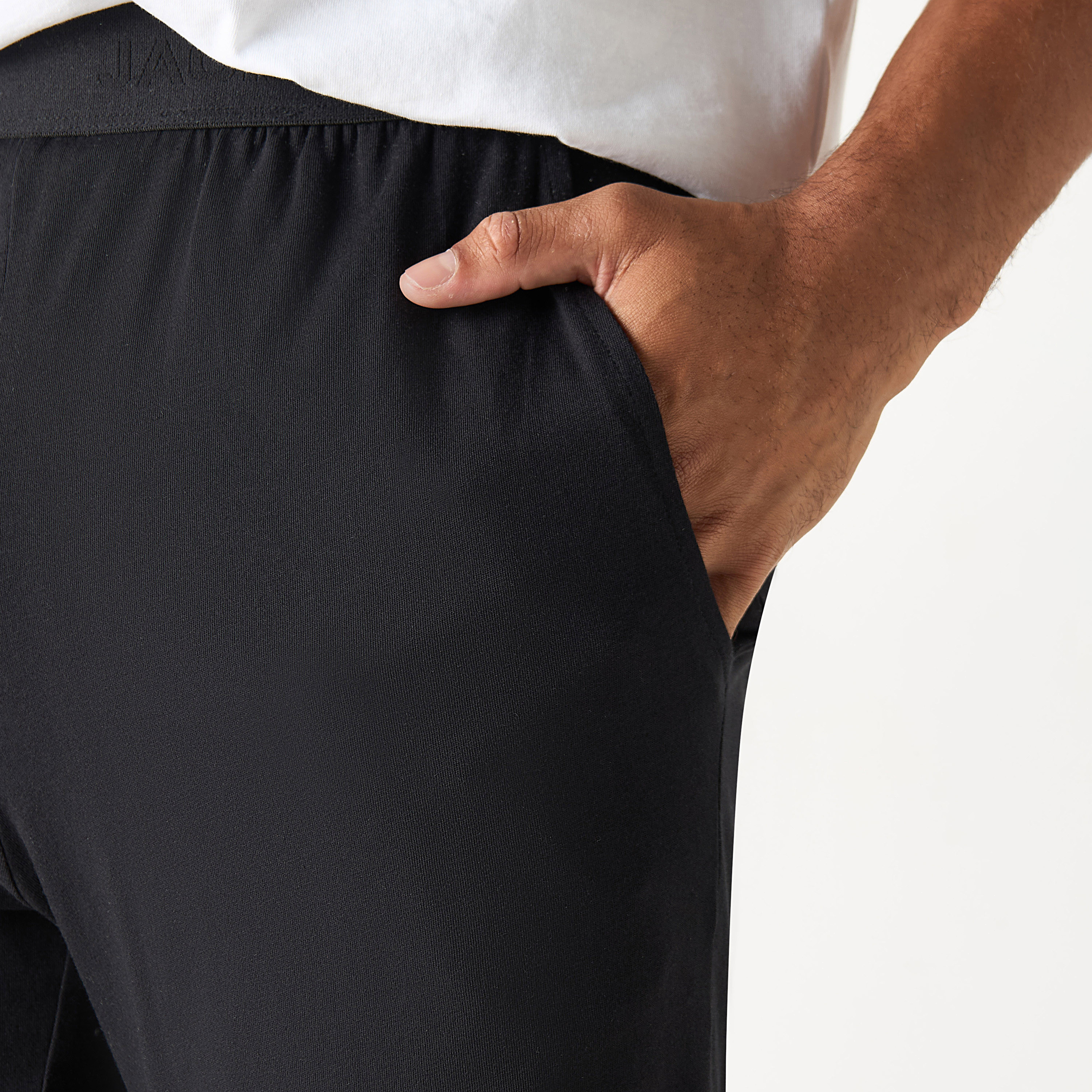 تيشيرت بياقة مستديرة وأكمام قصيرة وطبعات من جاك آند جونز-men-clothing-nightwear-tshirts-image-6