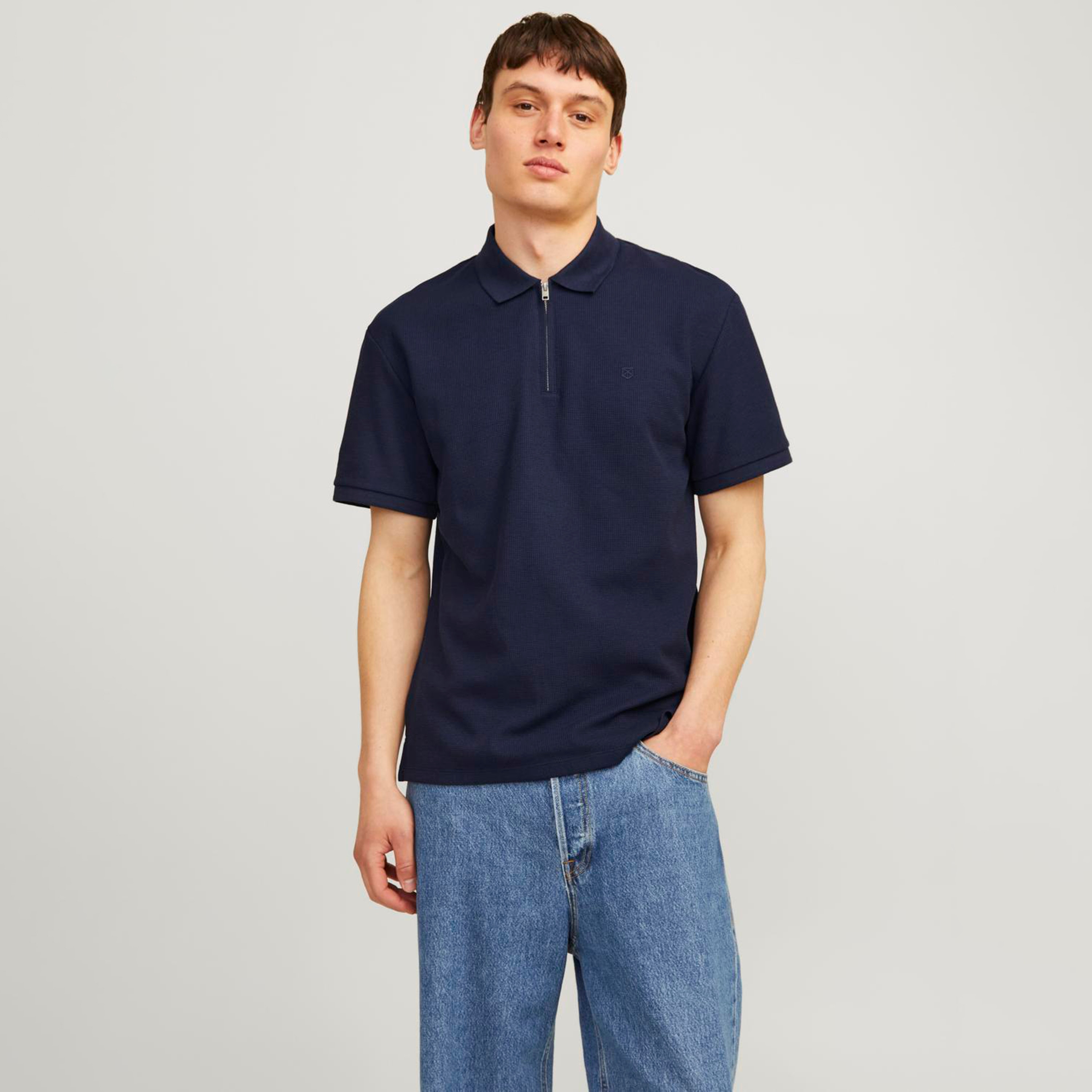 بولو تي شيرت ذو ياقة من جاك آند جونز بأكمام قصيرة مع تكسثرد-men-clothing-tshirtsandpolos-polos-image-1