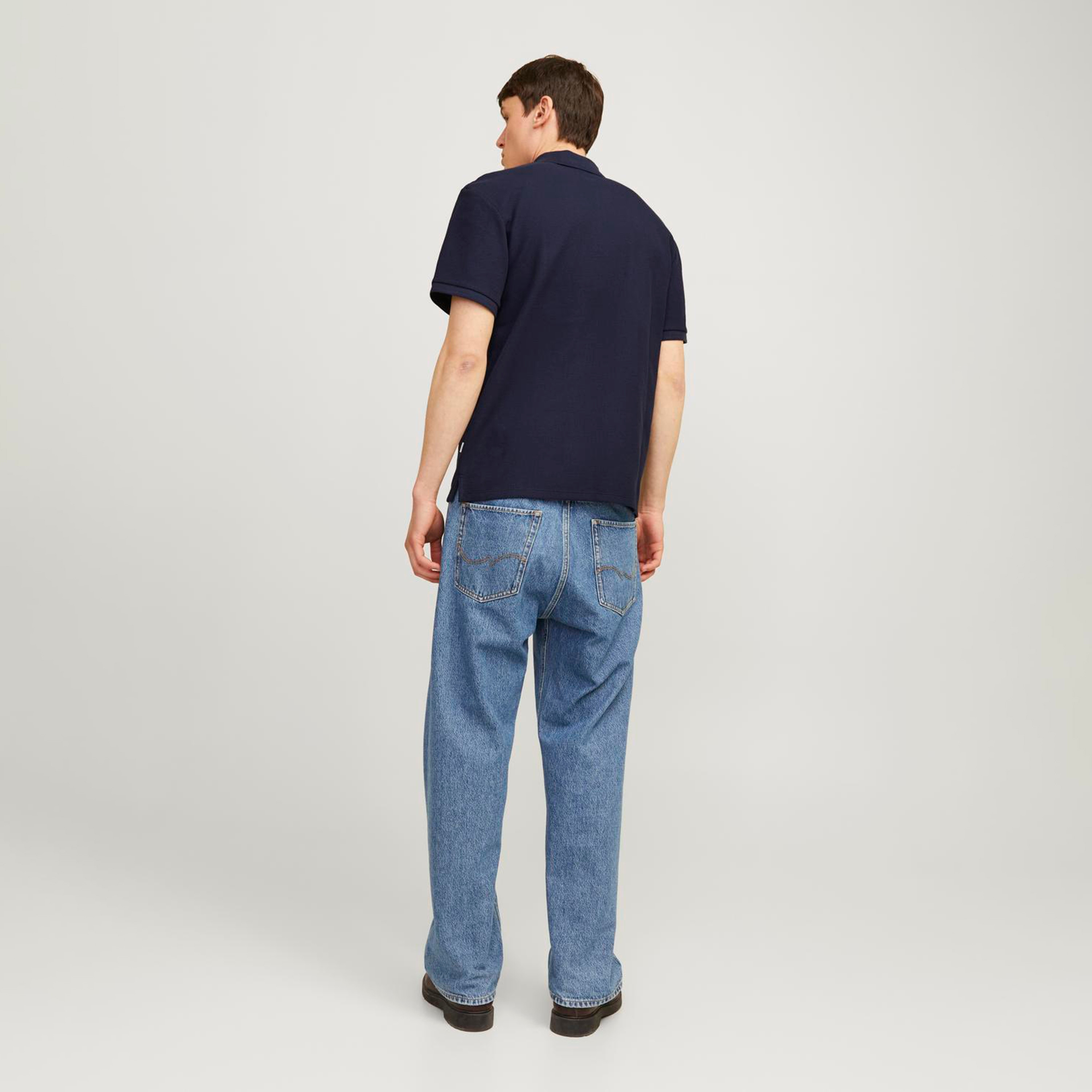 بولو تي شيرت ذو ياقة من جاك آند جونز بأكمام قصيرة مع تكسثرد-men-clothing-tshirtsandpolos-polos-image-4