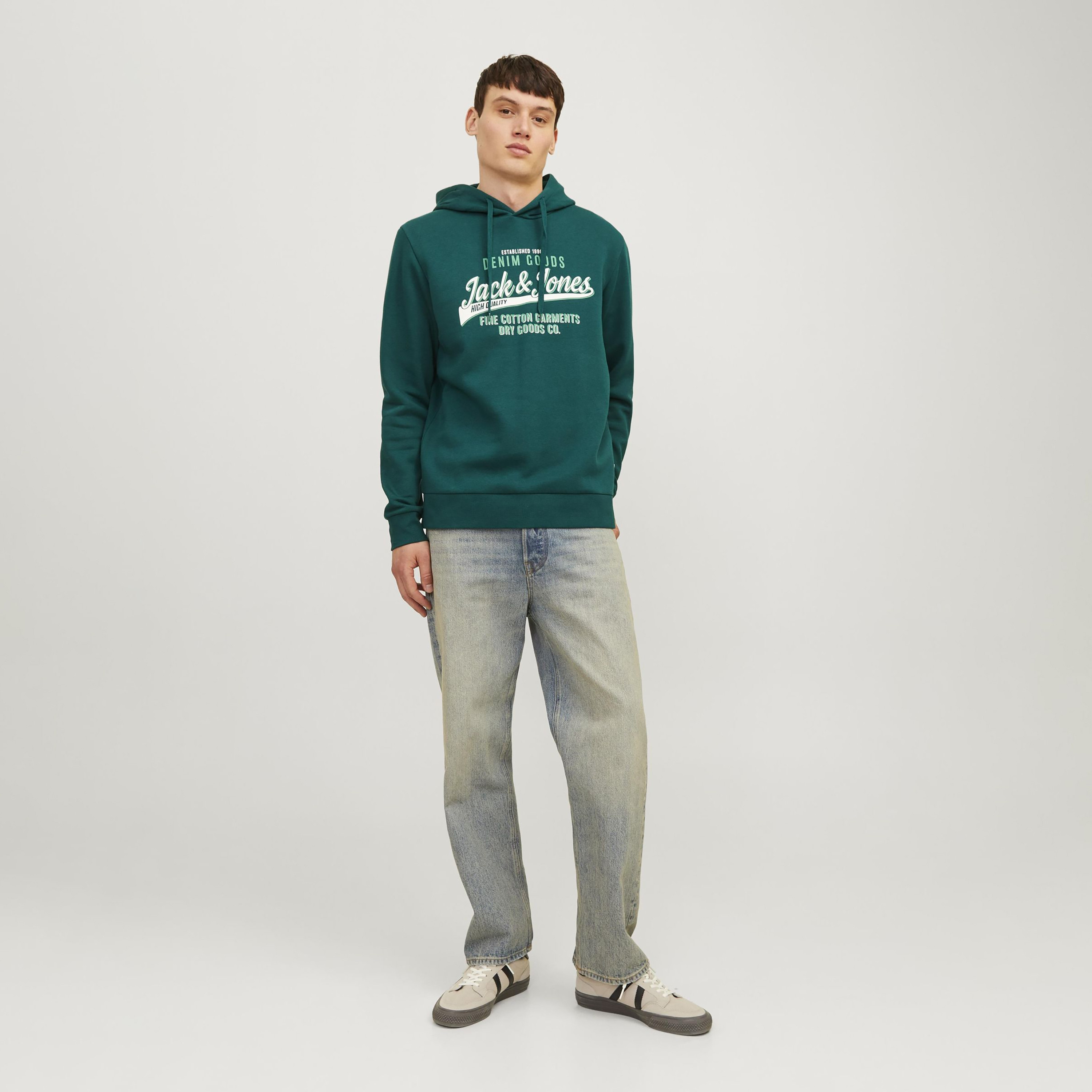 هودي بأكمام طويلة وشعار  من جاك آند جونز-men-winterwear-hoodiesandsweatshirts-image-6