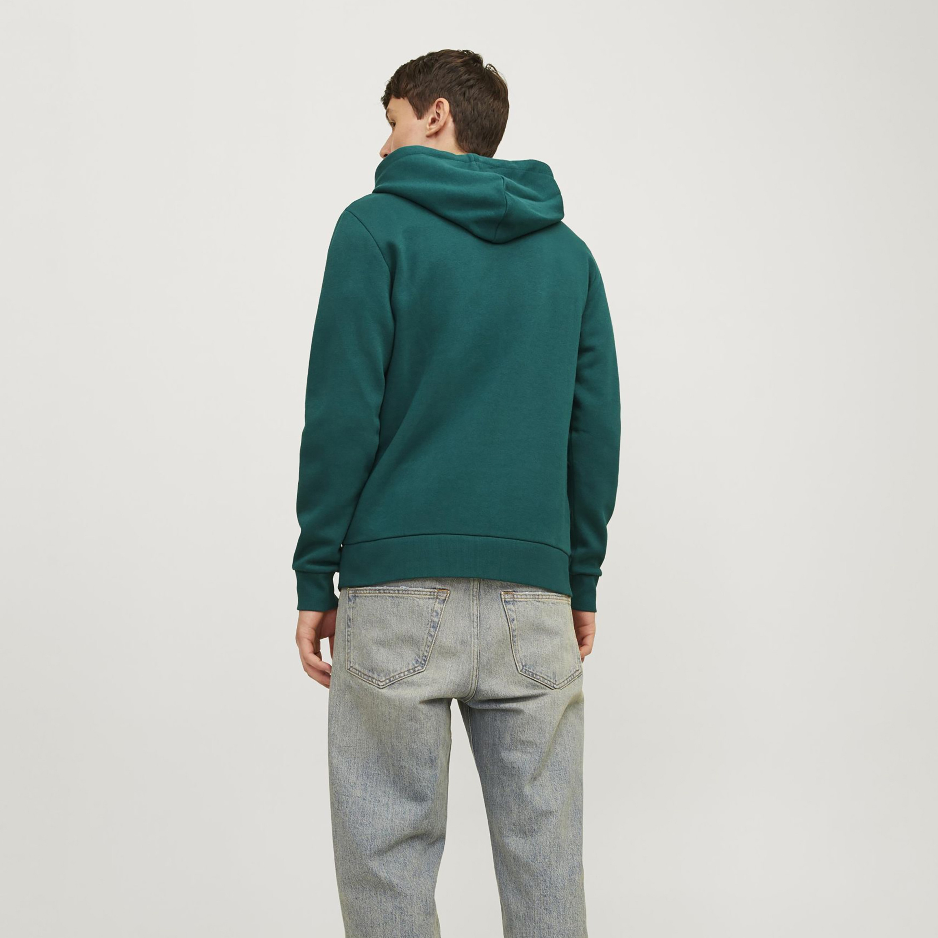 هودي بأكمام طويلة وشعار  من جاك آند جونز-men-winterwear-hoodiesandsweatshirts-image-8