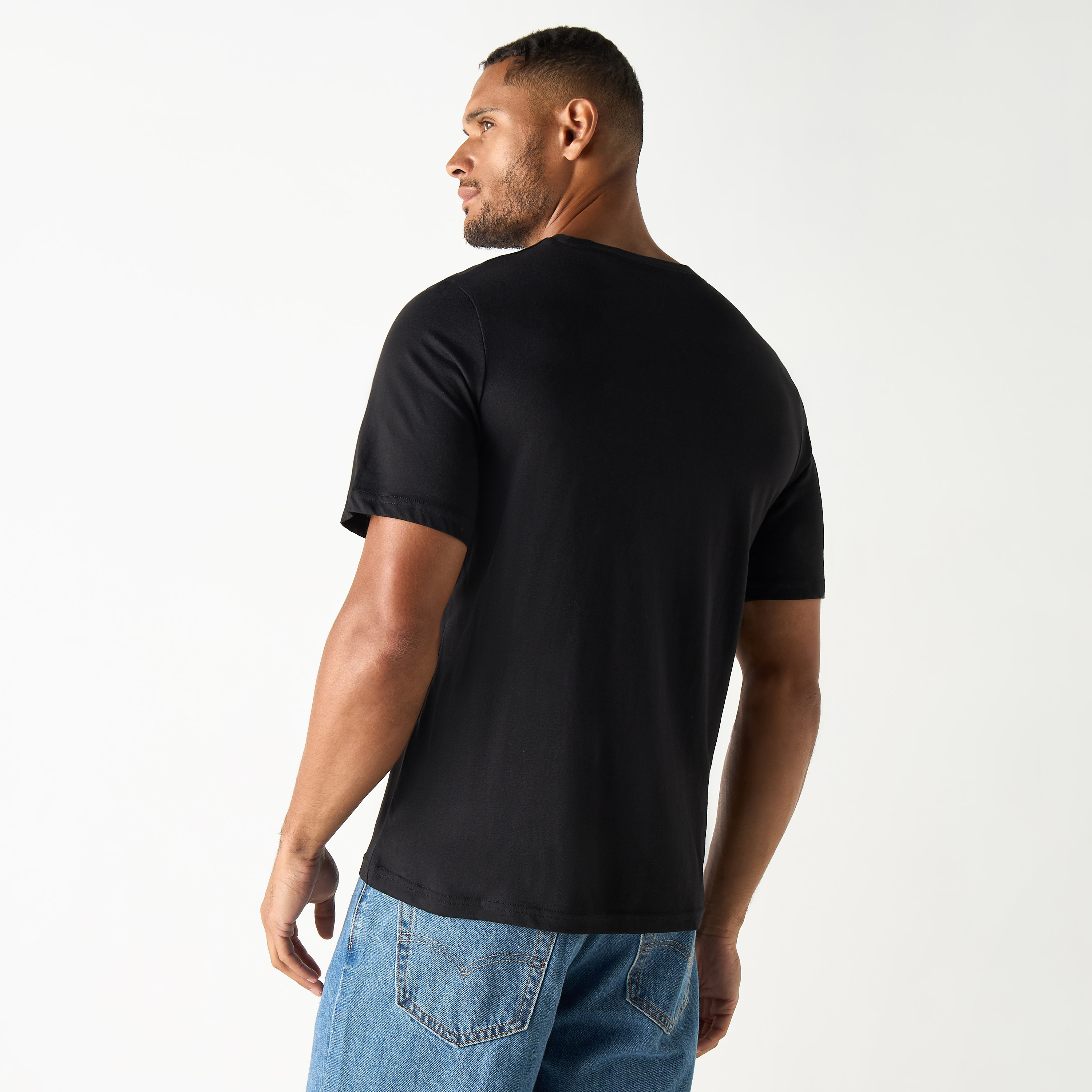 تي شيرت ذو مقاس كبير من جاك آند جونز ذو شعار بأكمام قصيرة و ياقة مستديرة-men-clothing-tshirtsandpolos-tshirts-image-4