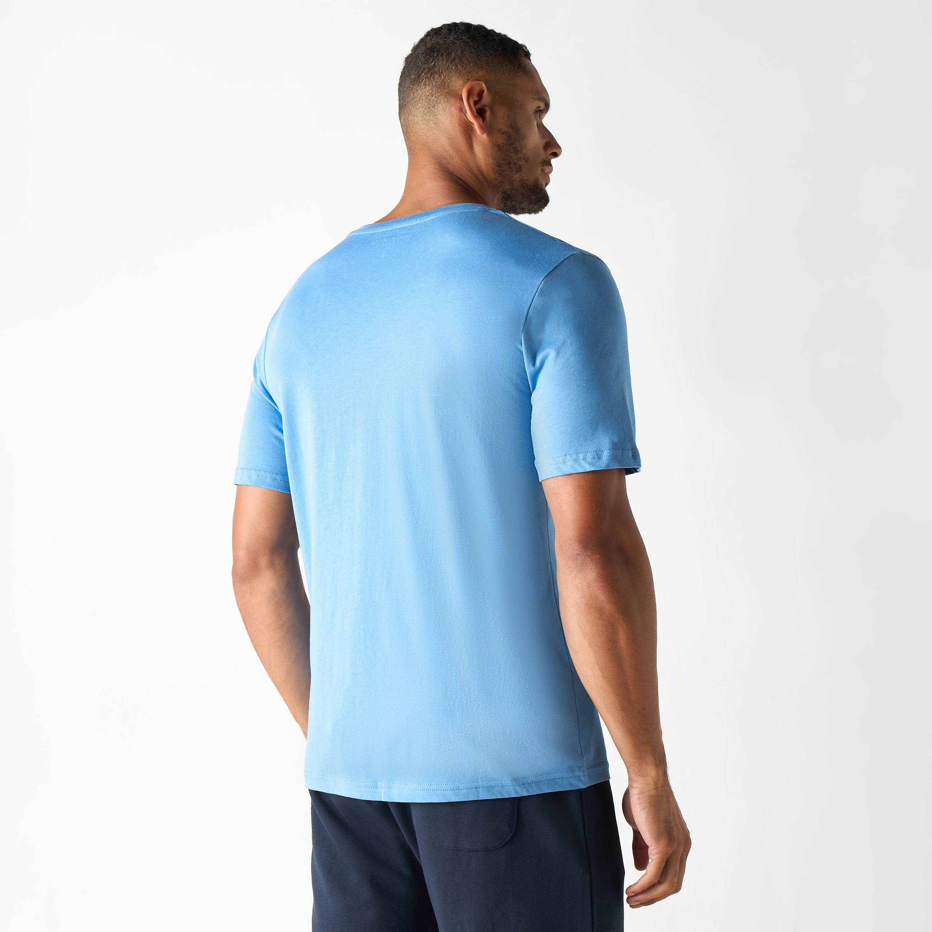 تي شيرت ذو مقاس كبير من جاك آند جونز ذو شعار بأكمام قصيرة و ياقة مستديرة-men-clothing-tshirtsandpolos-tshirts-image-7