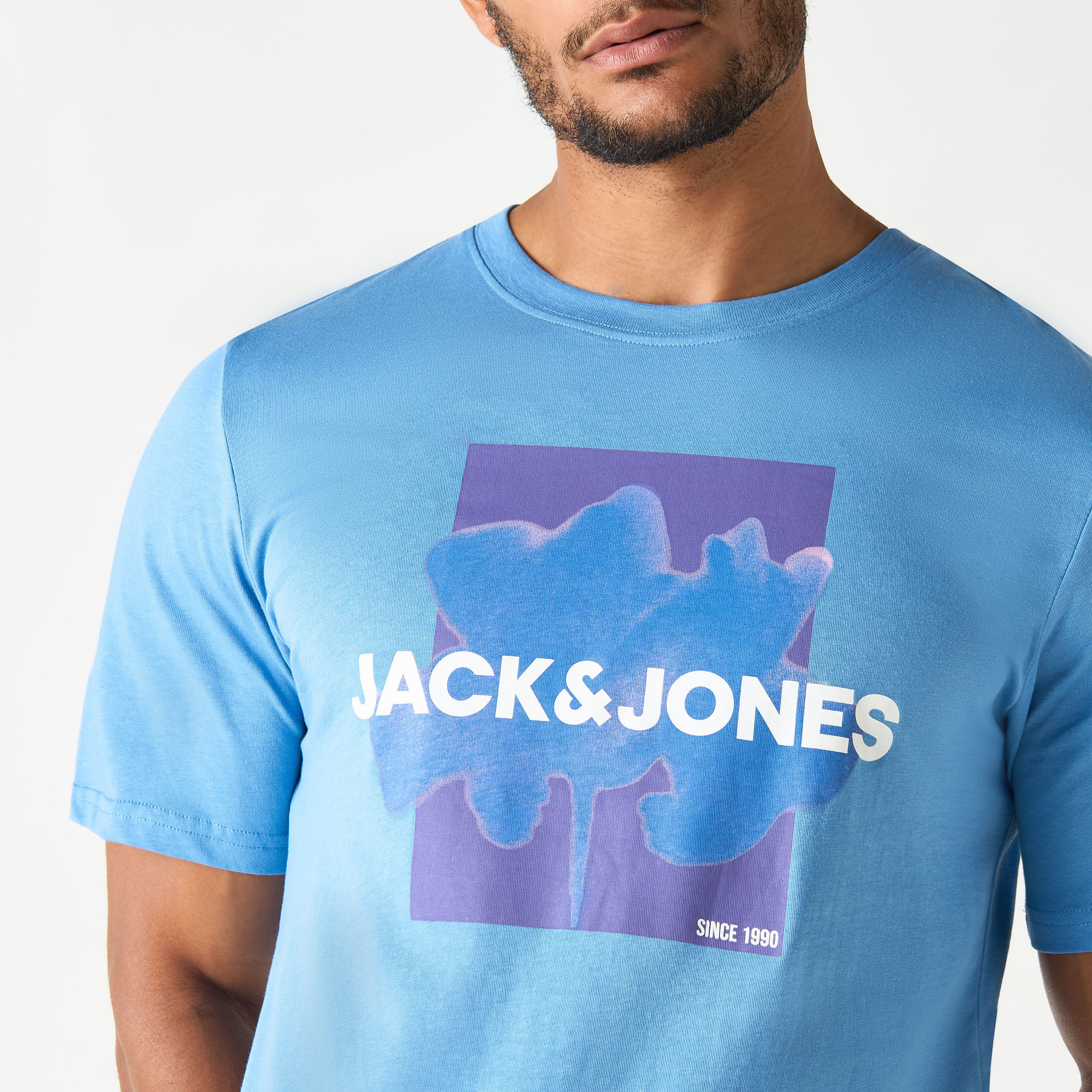 تي شيرت ذو مقاس كبير من جاك آند جونز ذو شعار بأكمام قصيرة و ياقة مستديرة-men-clothing-tshirtsandpolos-tshirts-image-8