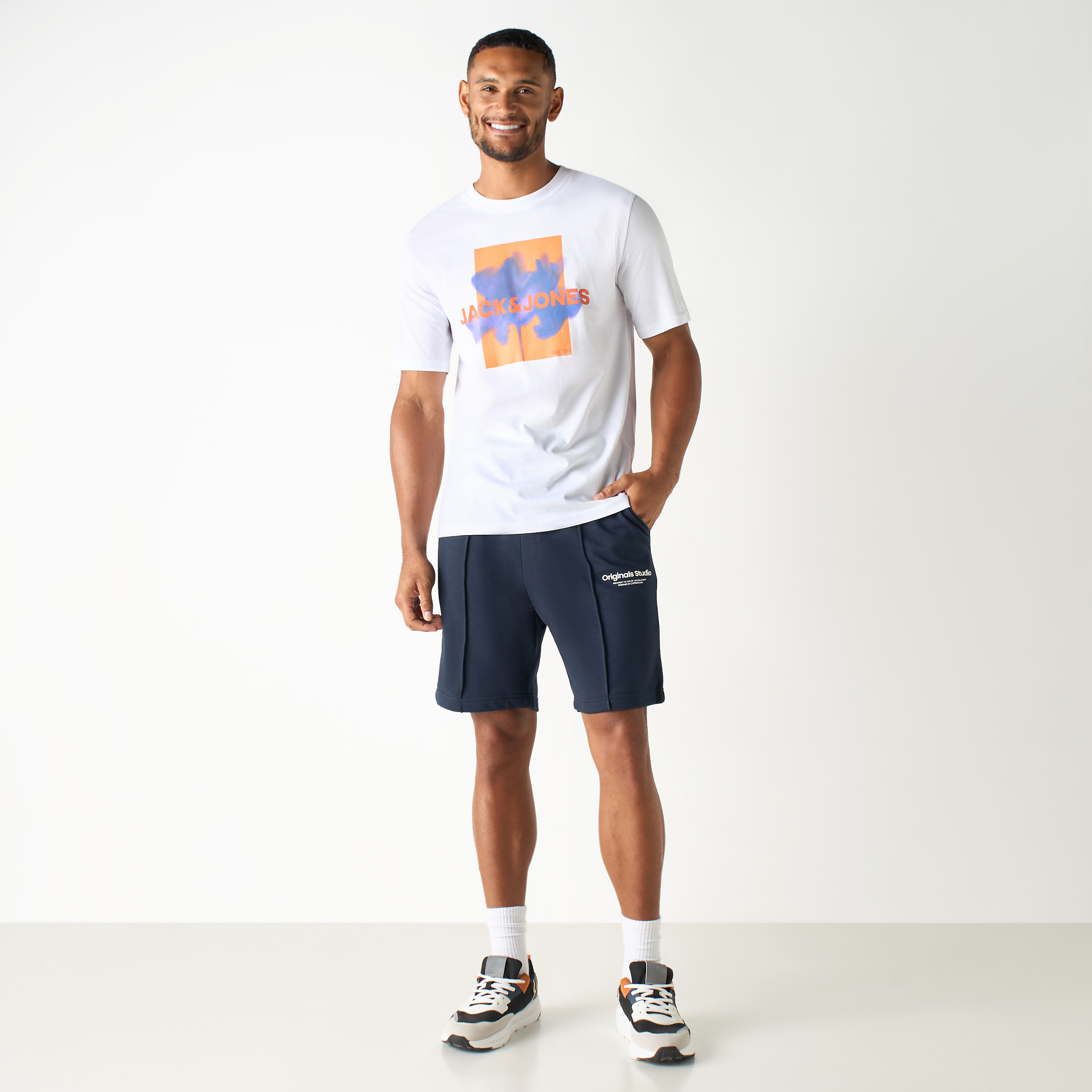 تي شيرت ذو مقاس كبير من جاك آند جونز ذو شعار بأكمام قصيرة و ياقة مستديرة-men-clothing-tshirtsandpolos-tshirts-image-14