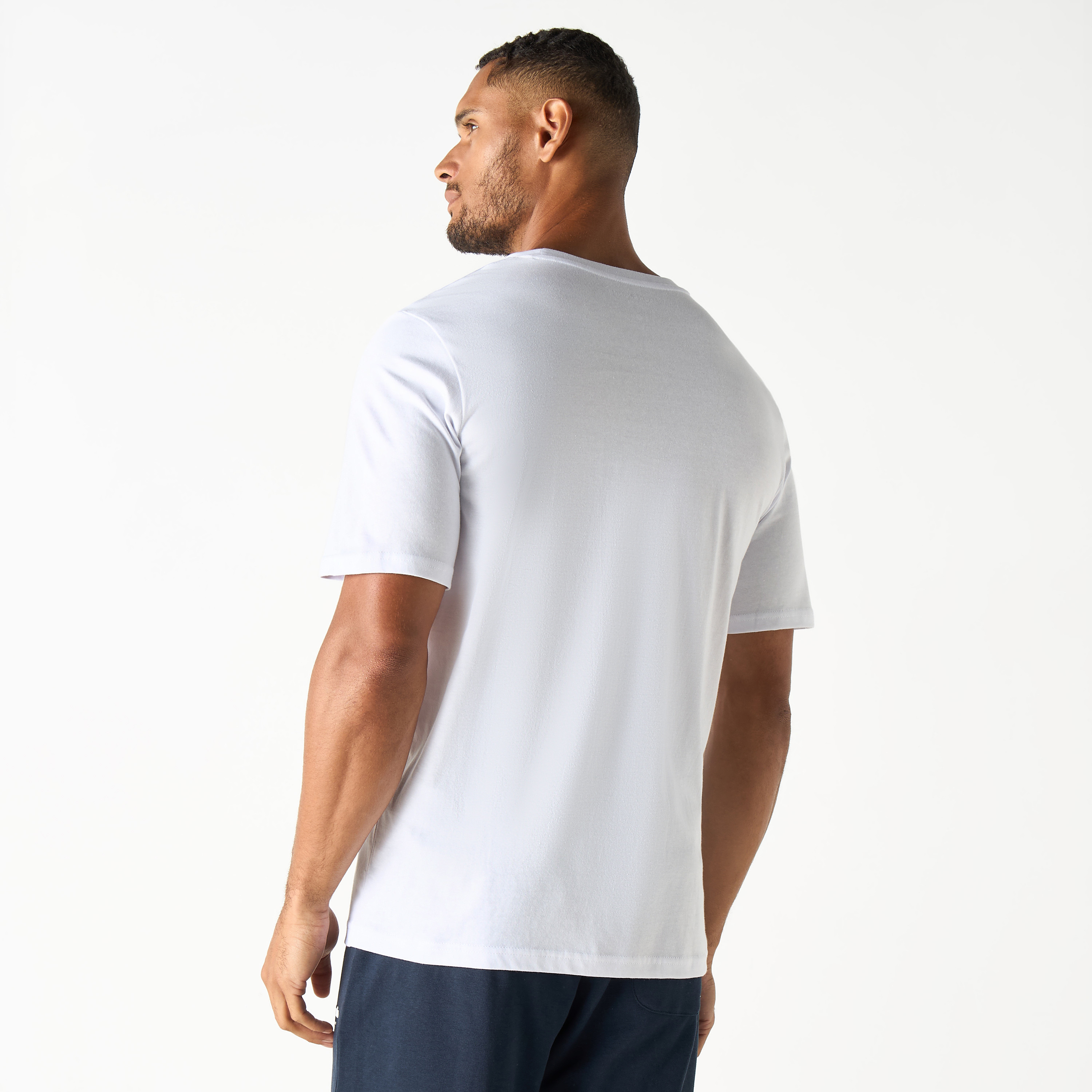 تي شيرت ذو مقاس كبير من جاك آند جونز ذو شعار بأكمام قصيرة و ياقة مستديرة-men-clothing-tshirtsandpolos-tshirts-image-15