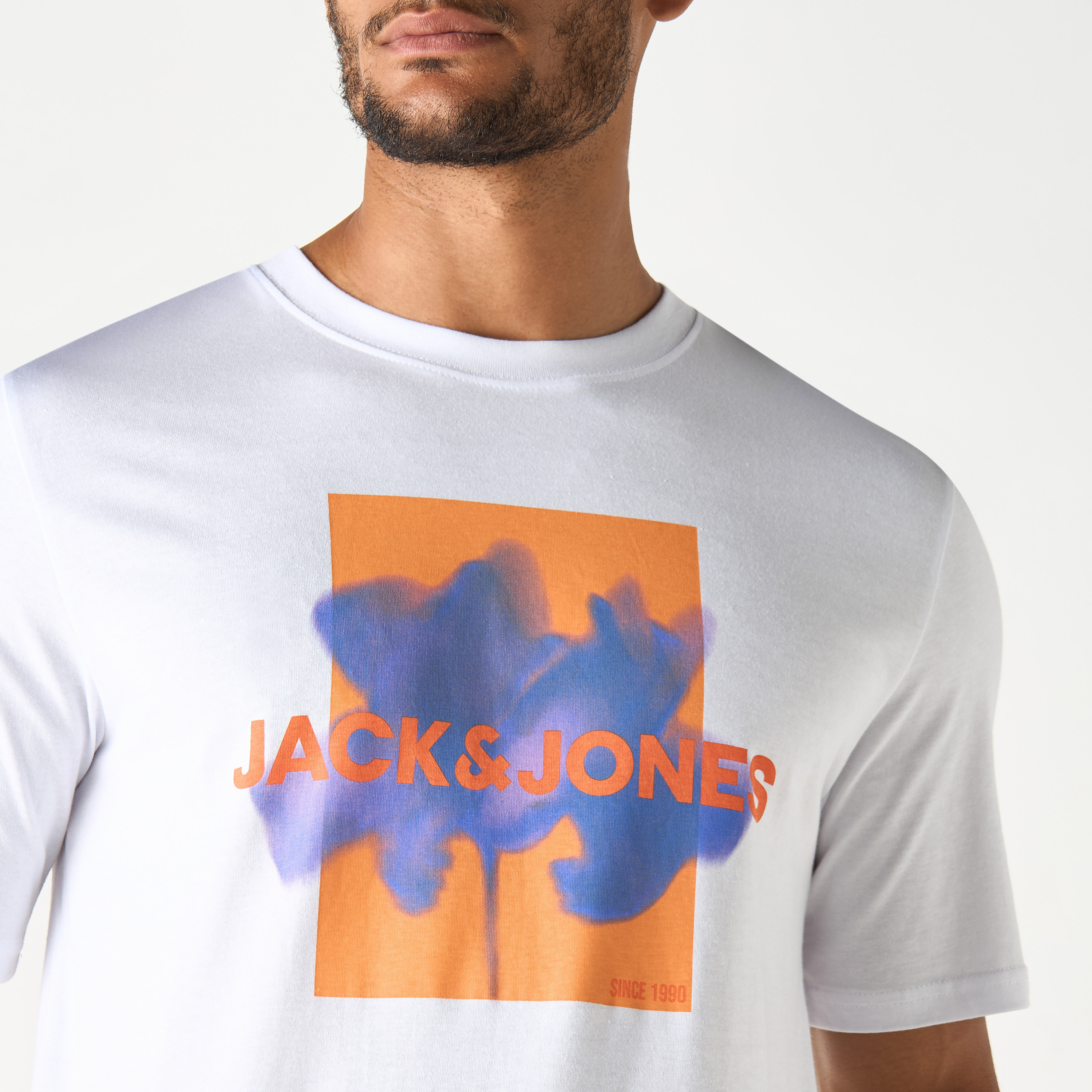 تي شيرت ذو مقاس كبير من جاك آند جونز ذو شعار بأكمام قصيرة و ياقة مستديرة-men-clothing-tshirtsandpolos-tshirts-image-16