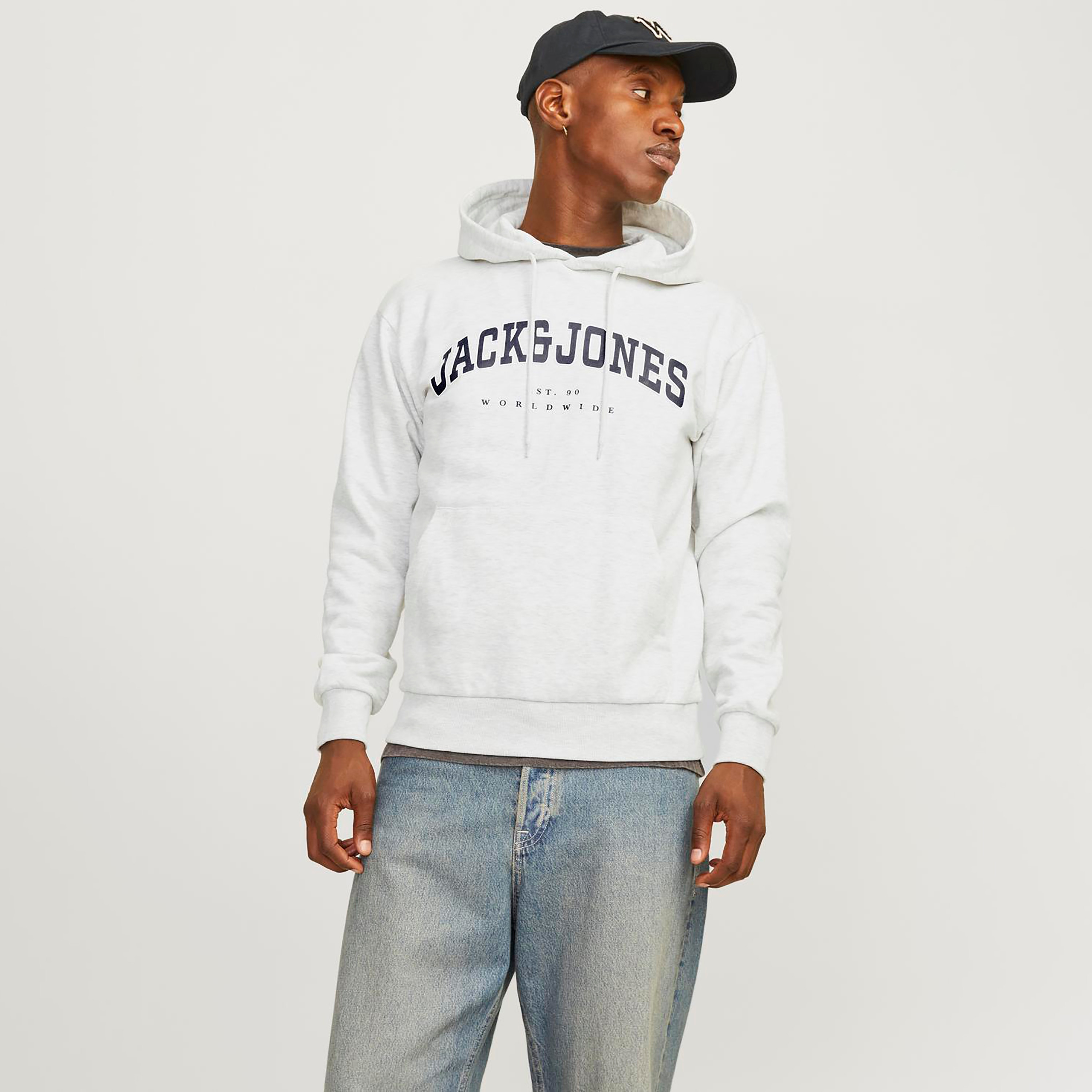هوديي رجالي بأكمام طويلة وشعار جاك آند جونز-men-winterwear-hoodiesandsweatshirts-image-1