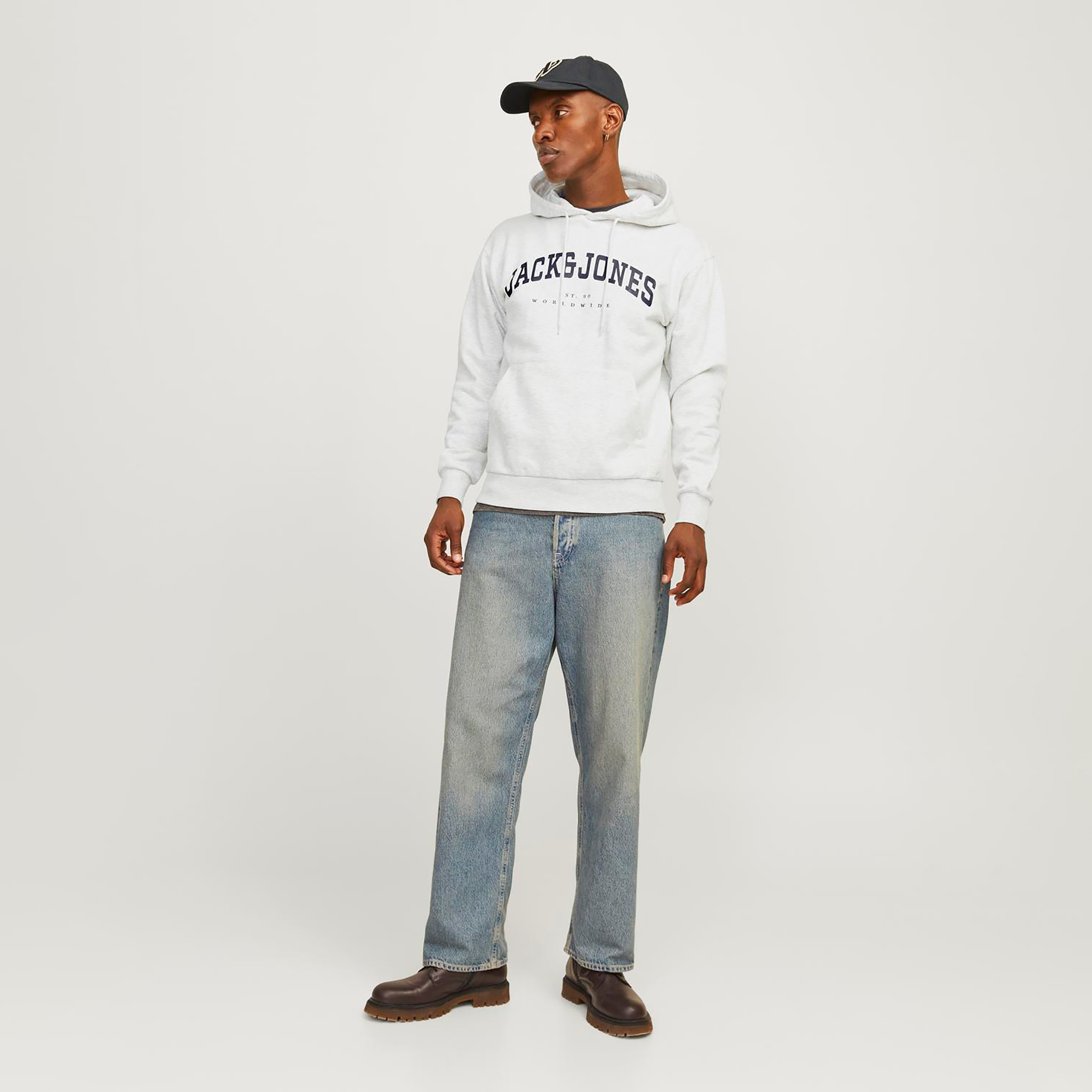 هوديي رجالي بأكمام طويلة وشعار جاك آند جونز-men-winterwear-hoodiesandsweatshirts-image-2